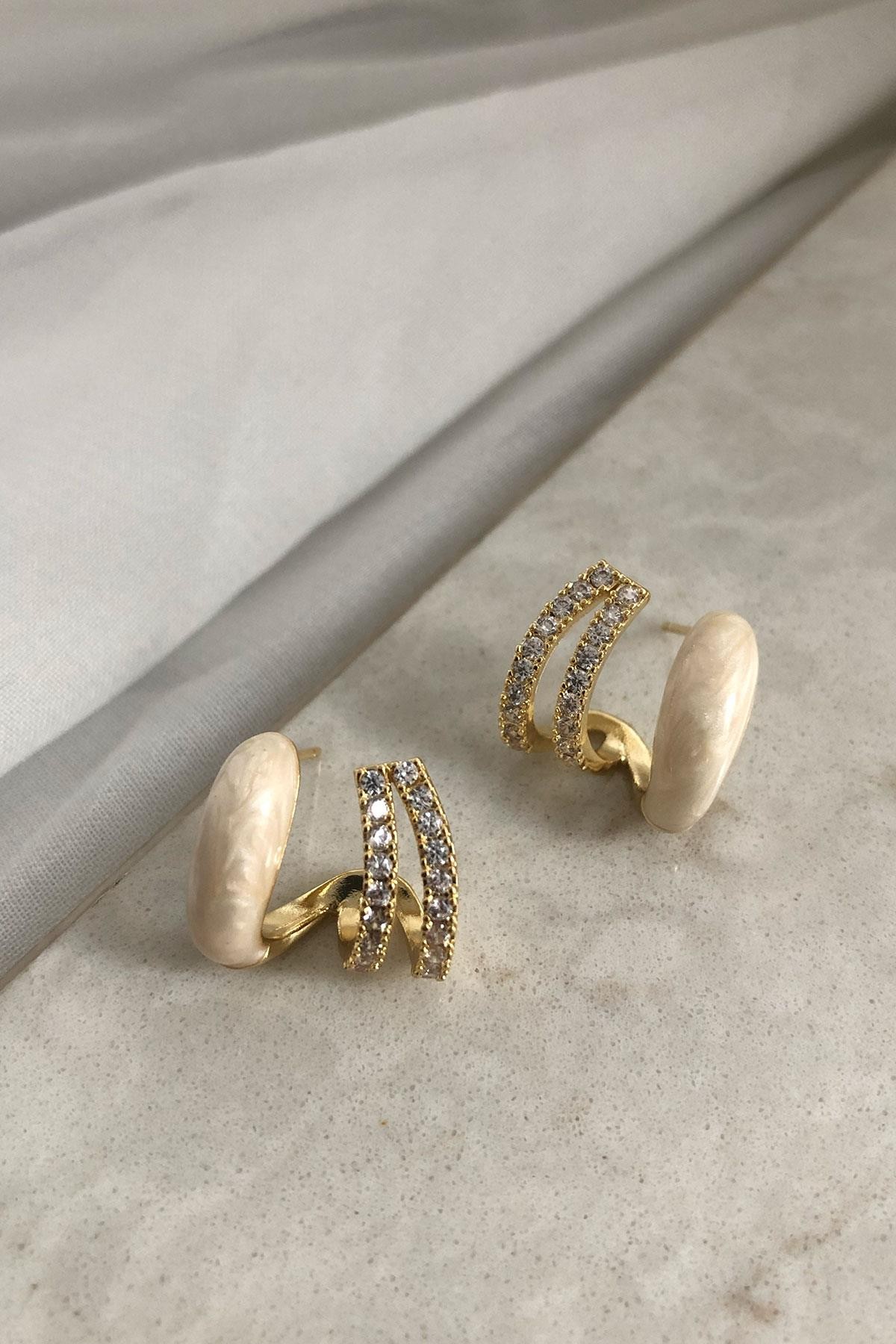 Taşlı Krem Model Gold Detaylı Küpe