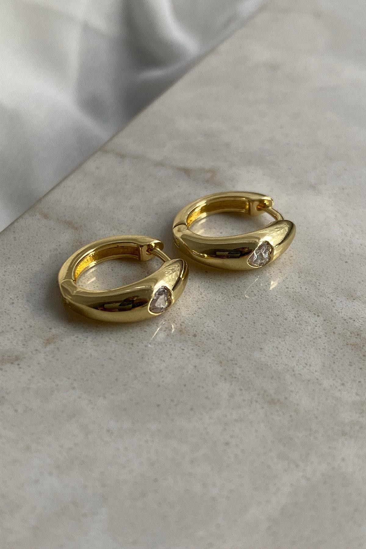 Kalp Taş Model Gold Detaylı Küpe