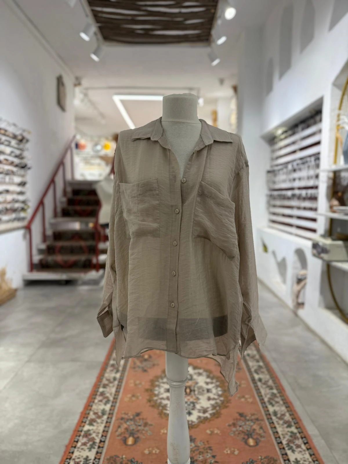 Önü Cepli Bej Gömlek