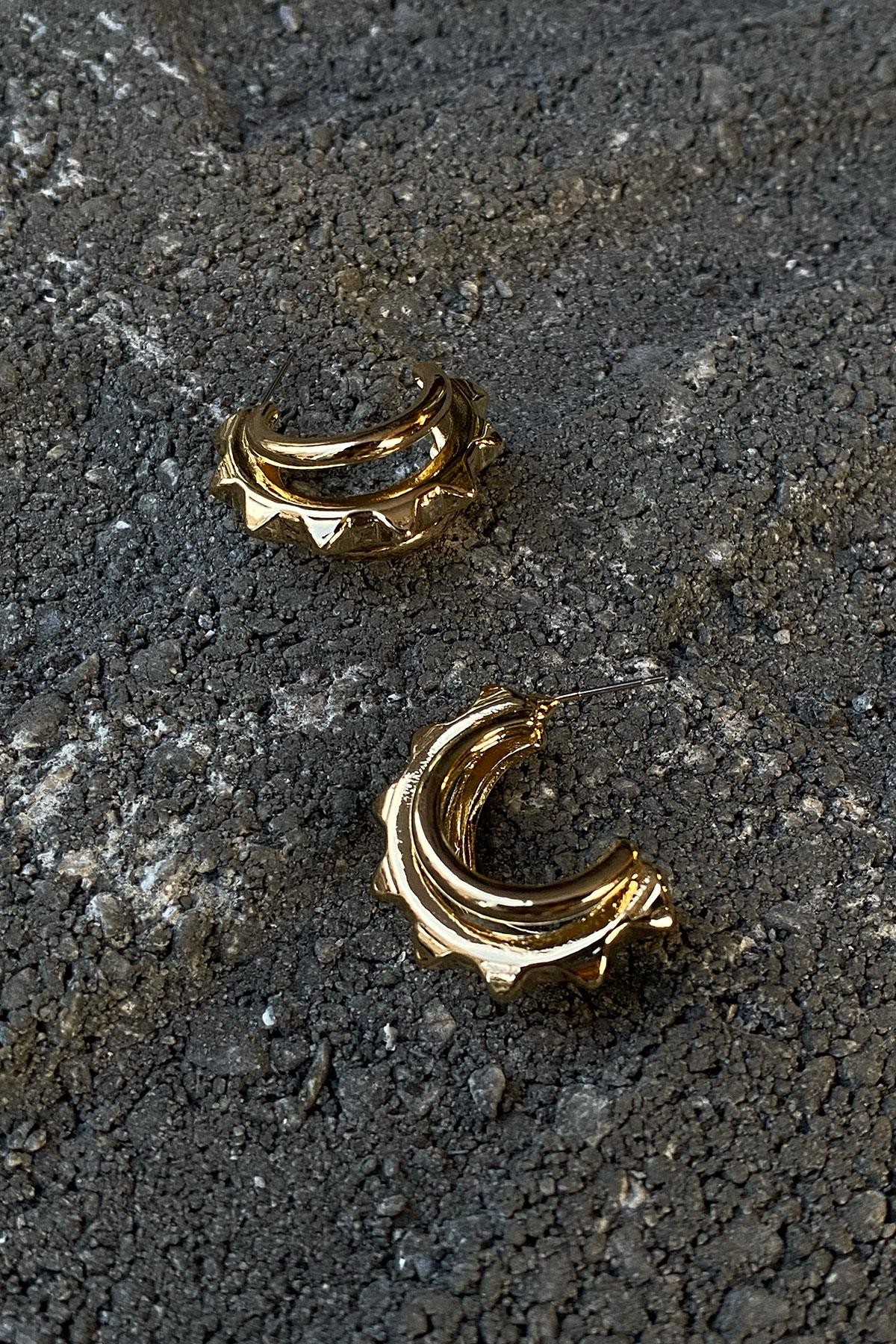 Zımba Model Düz Gold Detaylı Küpe