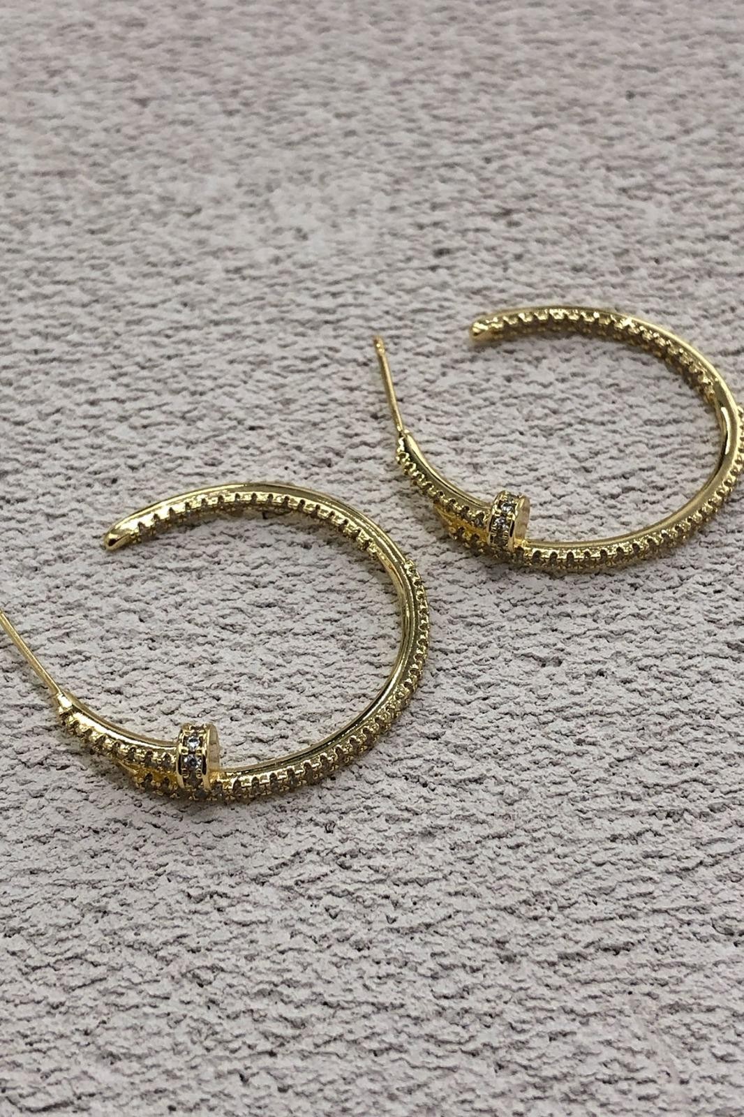 Çivi Model Zirkon Taş Detay Gold Küpe