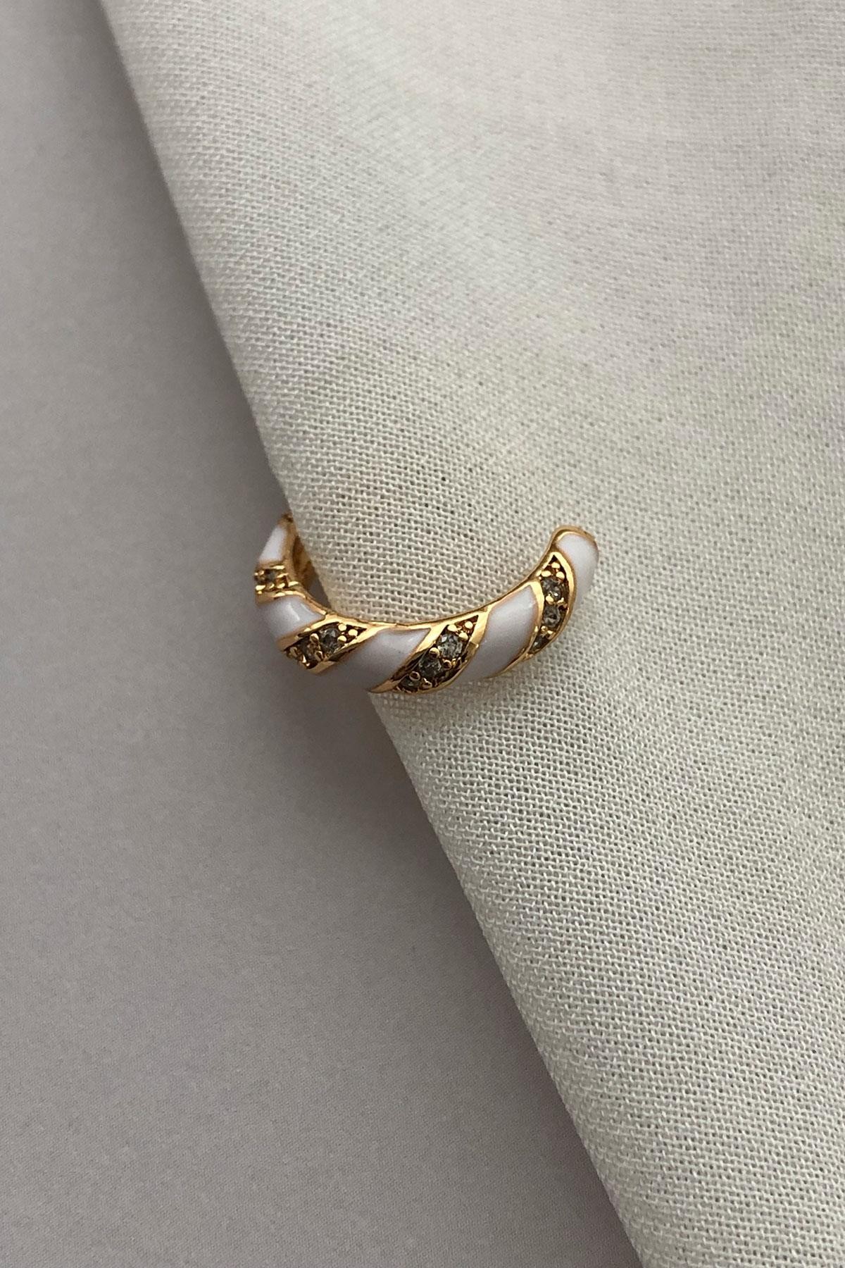 Taşlı Beyaz Model Gold Detaylı Kıkırdak Küpe