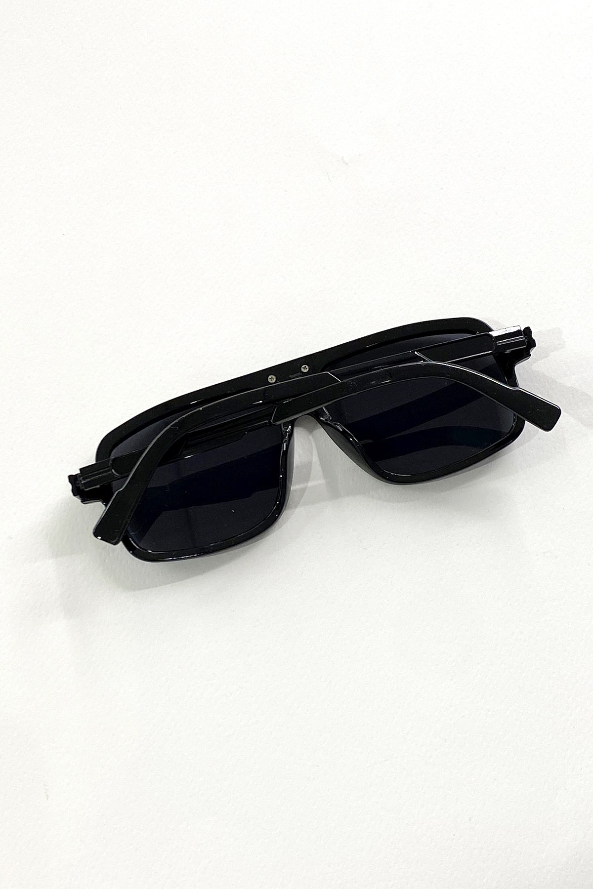Siyah Model Detaylı Siyah Cam Gözlük