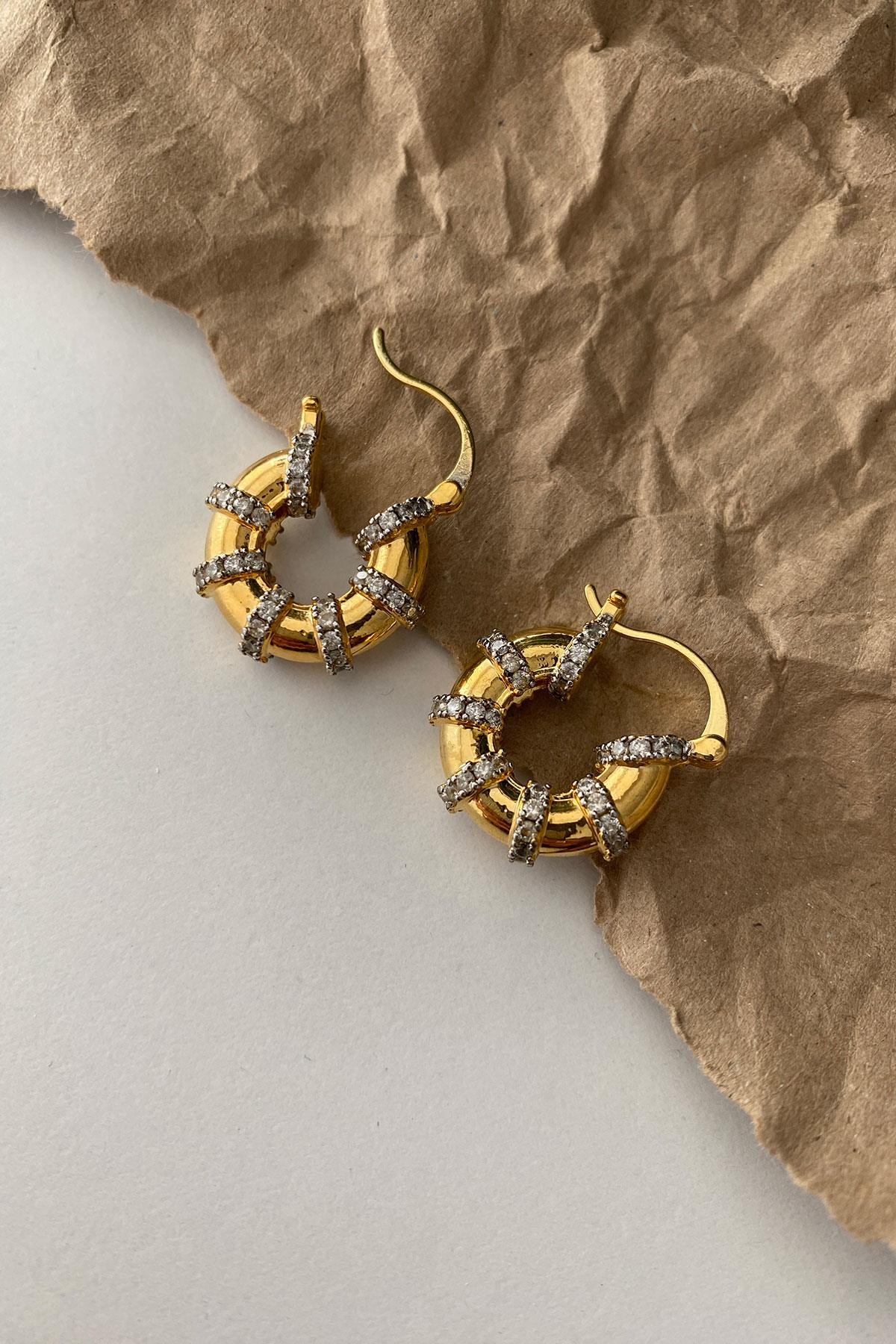 Beyaz Taşlı Gold Detaylı Zirkon Taşlı Minimal Küpe