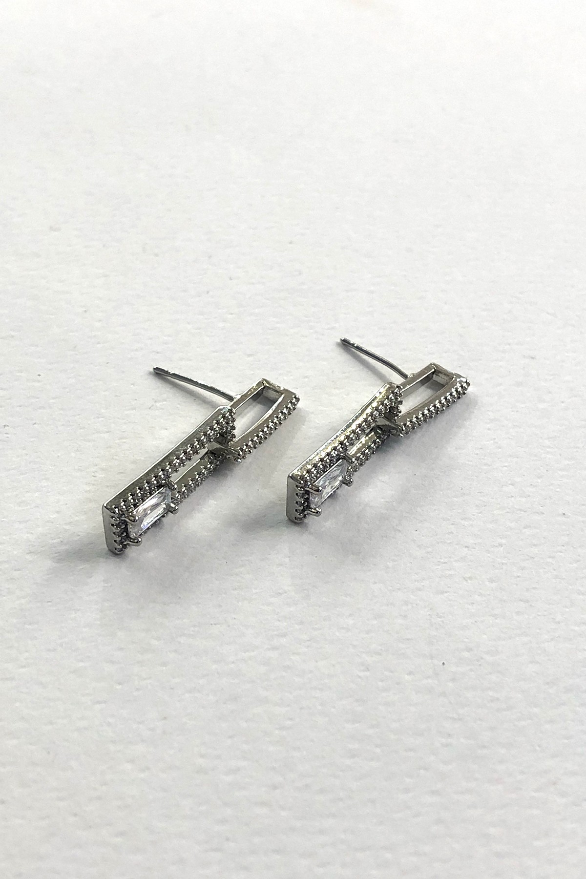 Dikdörtgen Model Minimal Zirkon Taşlı Silver Küpe
