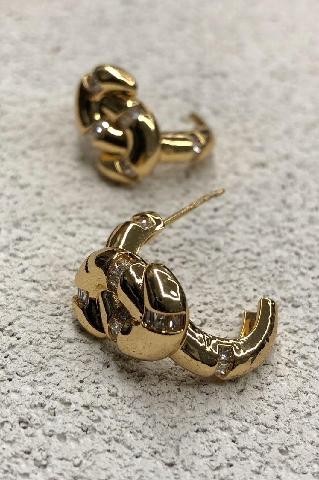 Düğüm Model Taş Detay Gold Kaplama Küpe