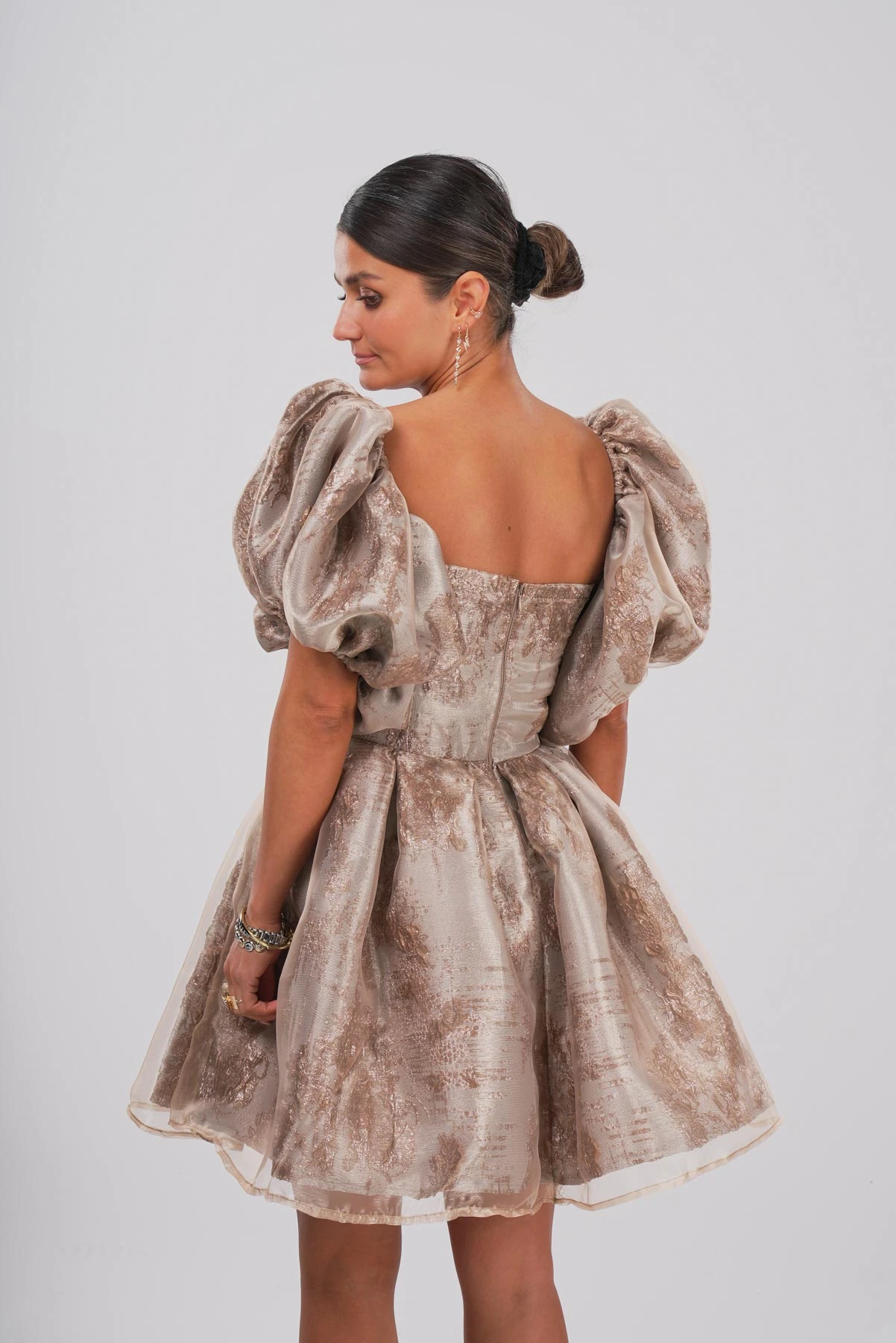 İşlemeli Masal | Kabarık Kollu Vizon Mini Elbise