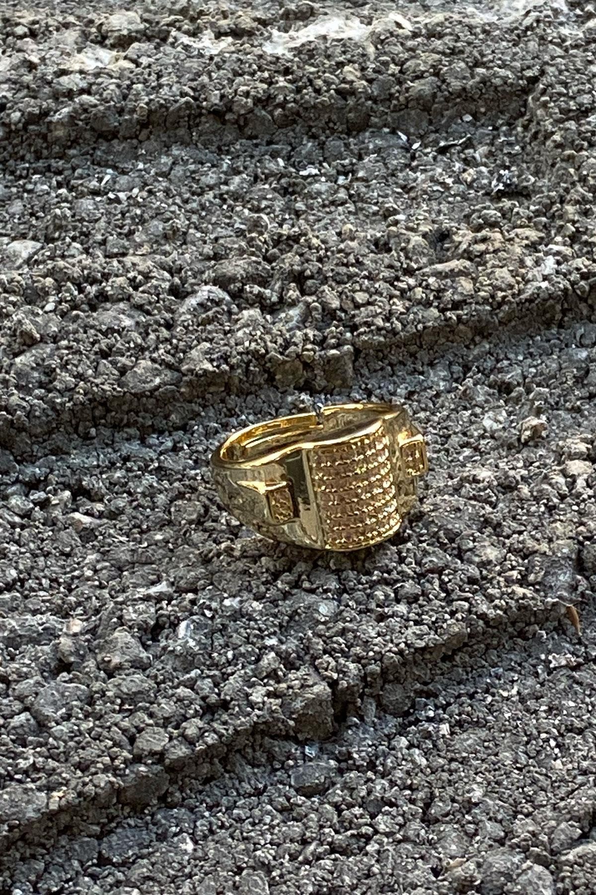 Taşlı Gold Detaylı Bombeli Zirkon Yüzük