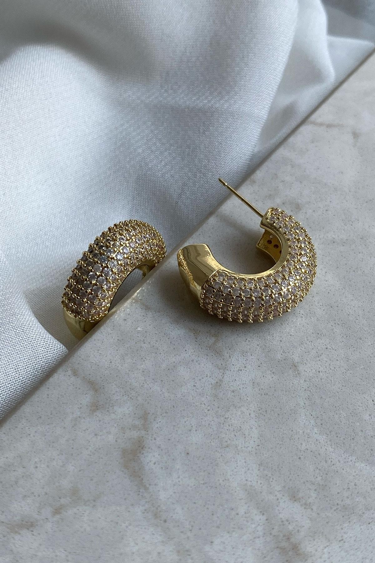 Zirkon Taşlı Yarım Halka Model Gold Detaylı Küpe