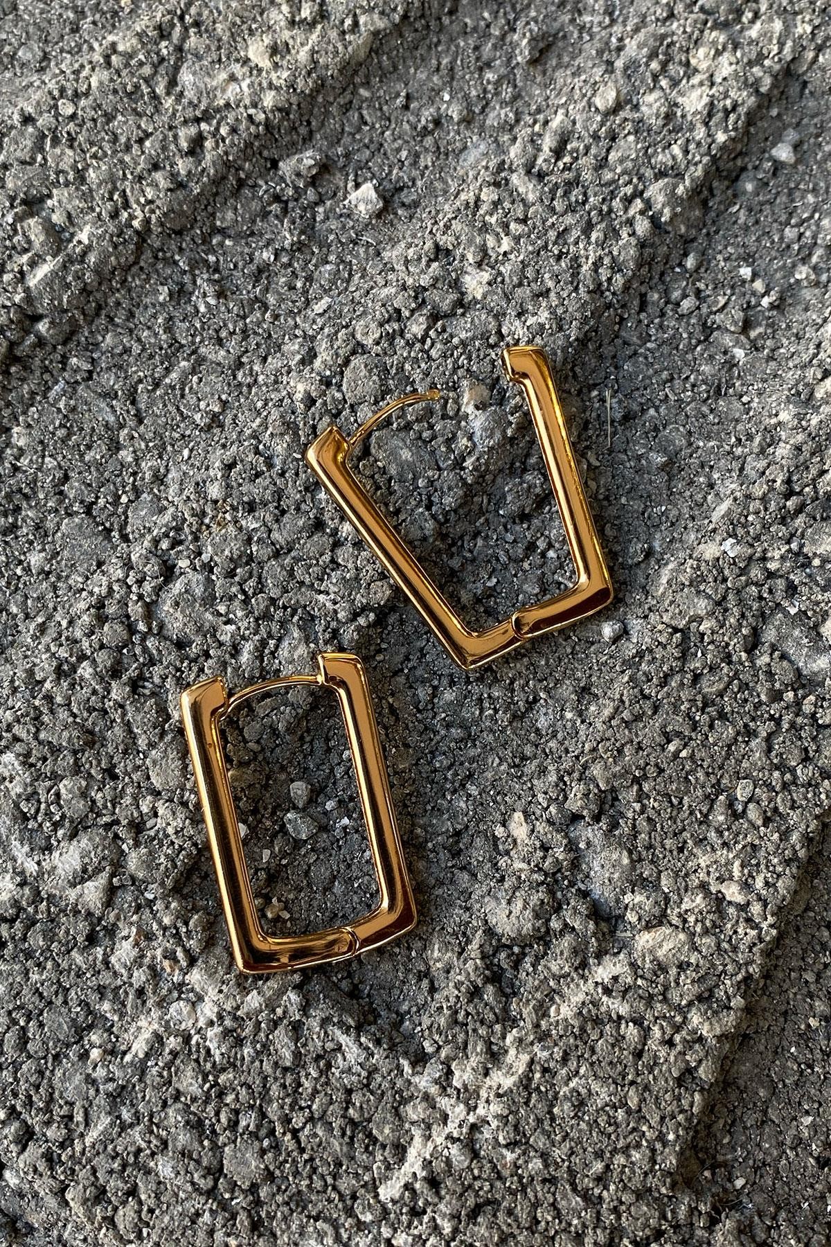 Kare Model Gold Detaylı Küpe