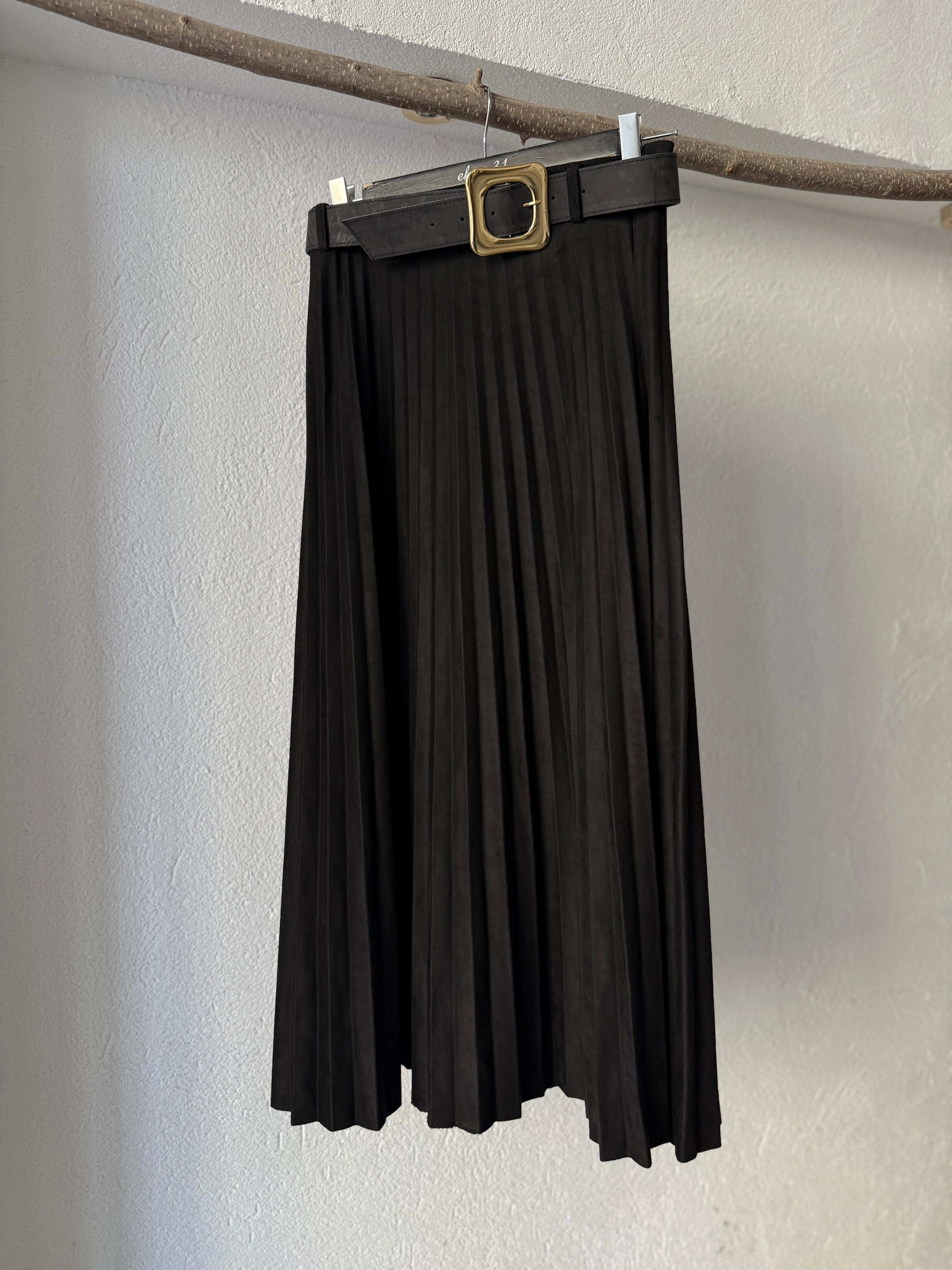 Pileli Siyah Süet Etek