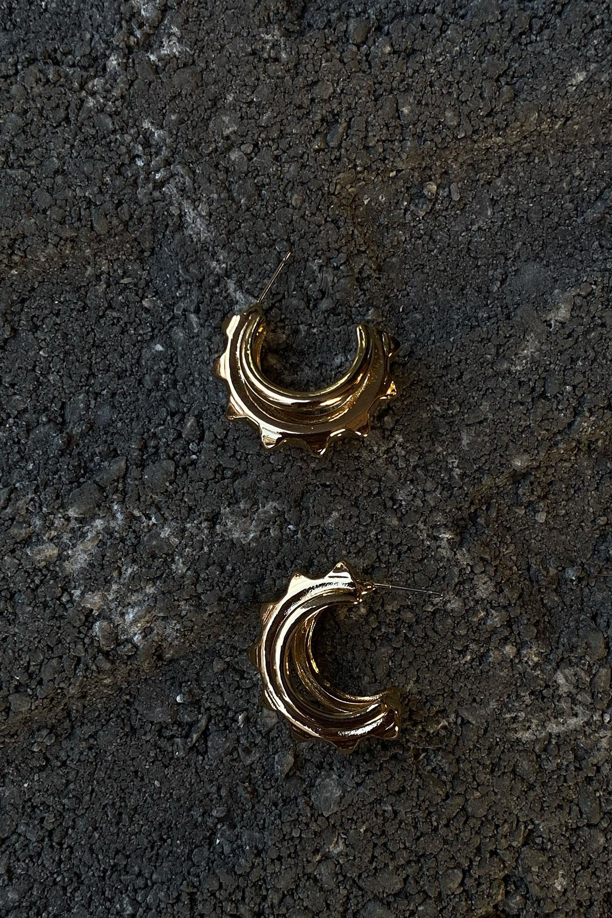 Zımba Model Düz Gold Detaylı Küpe