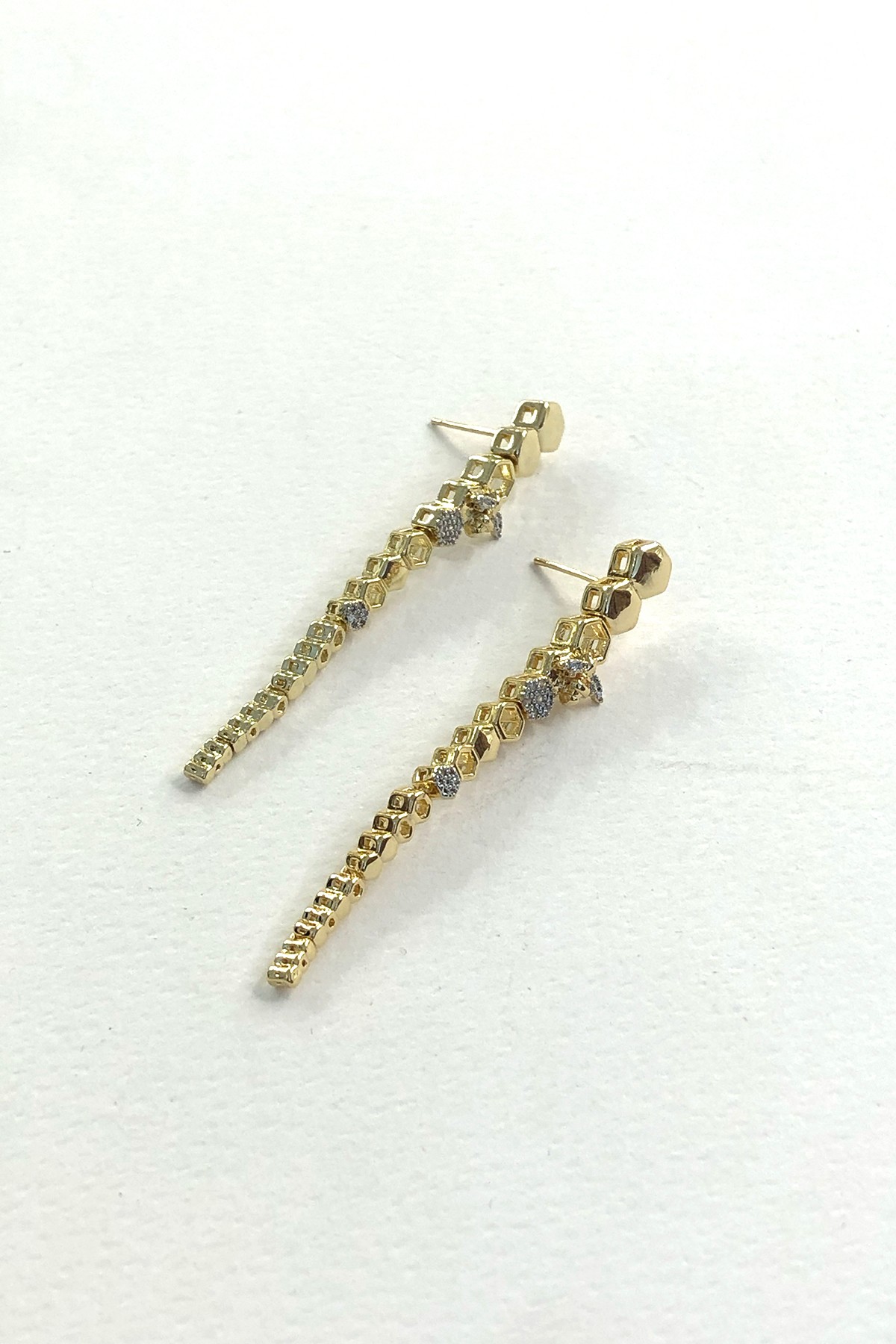 Minimal Geometrik Model Zirkon Taşlı Gold Detaylı Küpe