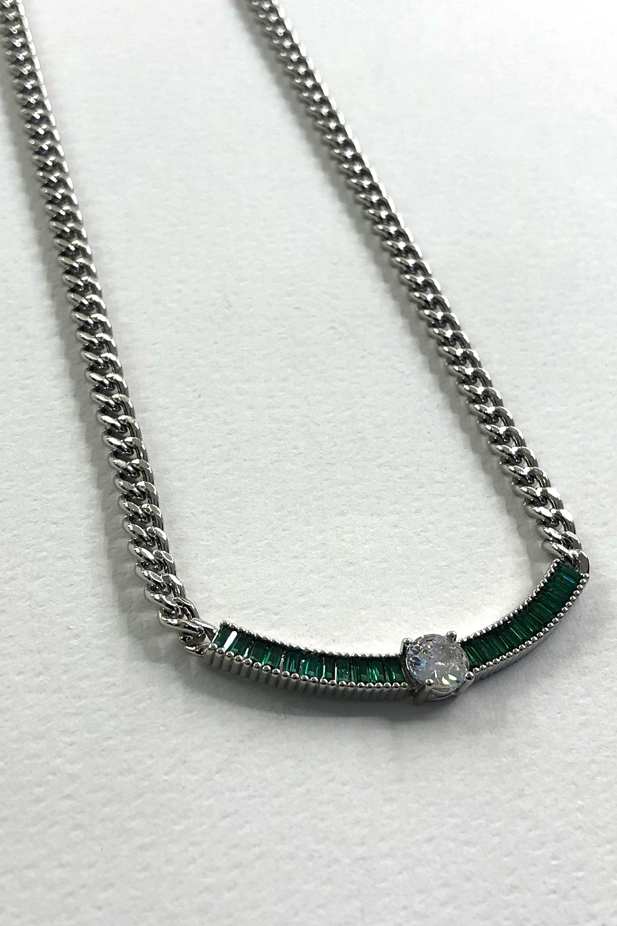 Yeşil Taşlı Silver Detaylı Kolye