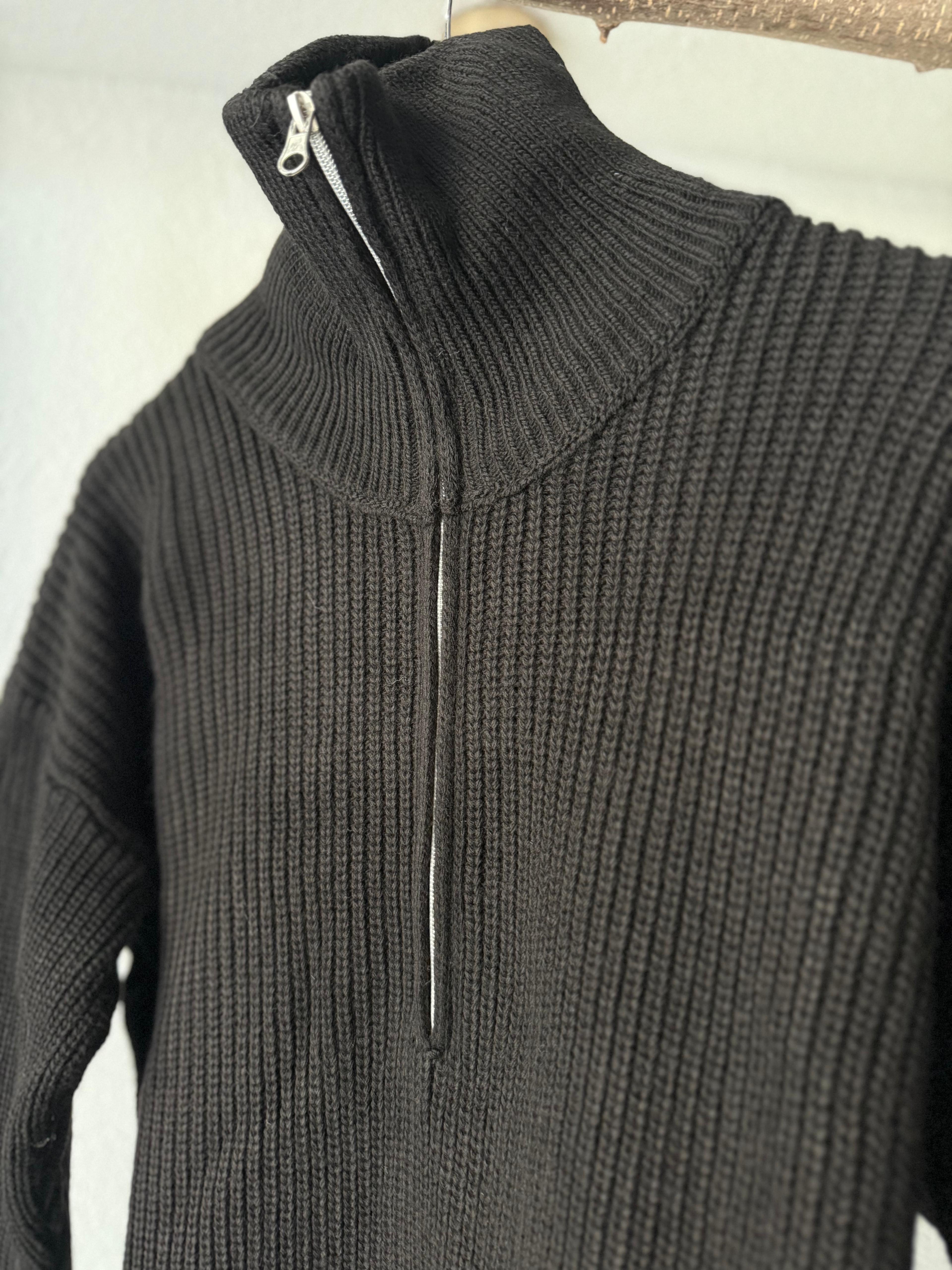 Fermuarlı Siyah Kazak