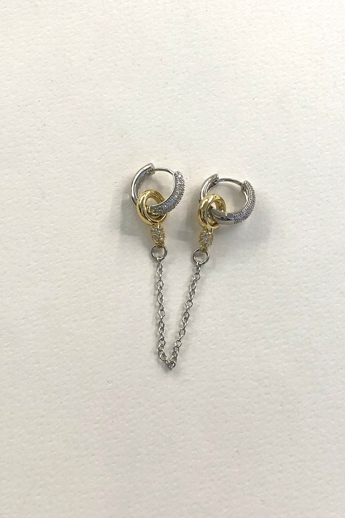 Taşlı Zincir Detaylı Silver Küpe