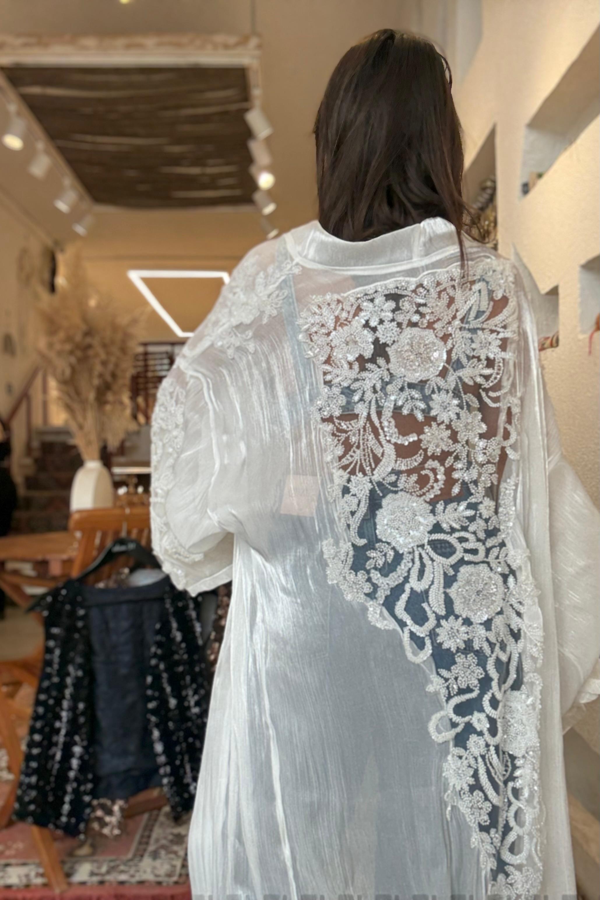 Tül Detaylı İşlemeli Beyaz Kimono