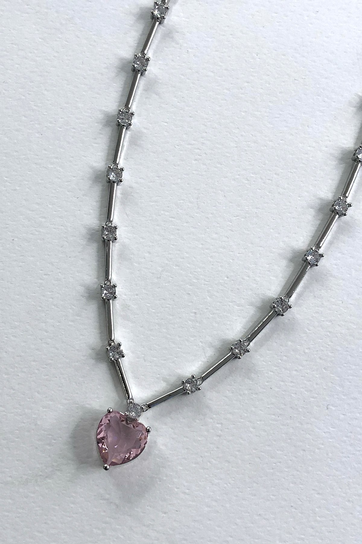 Pembe Kalp Silver Detaylı Zirkon Taş Kolye