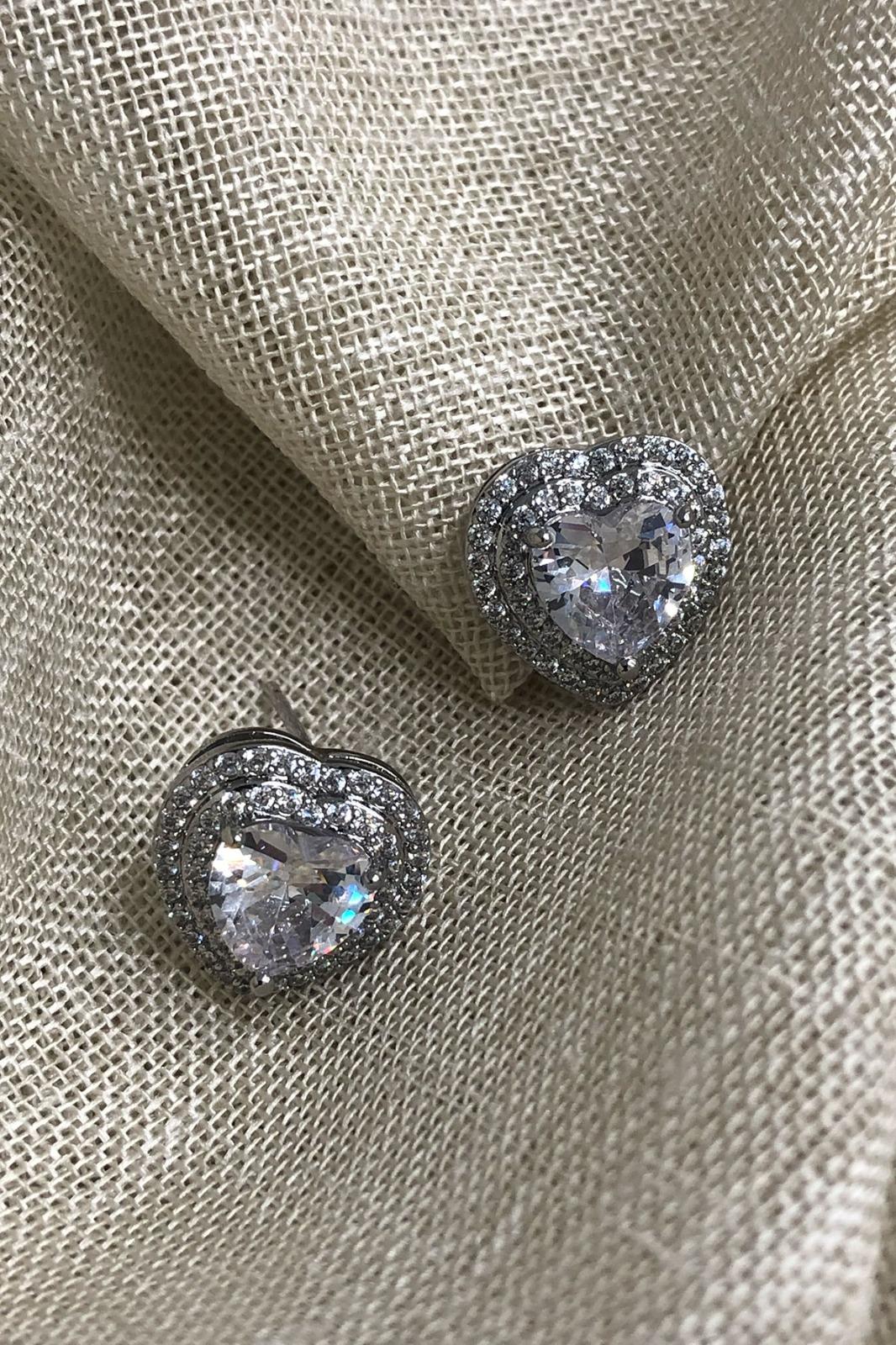 Kalp Zirkon Taş Model Gümüş Küpe