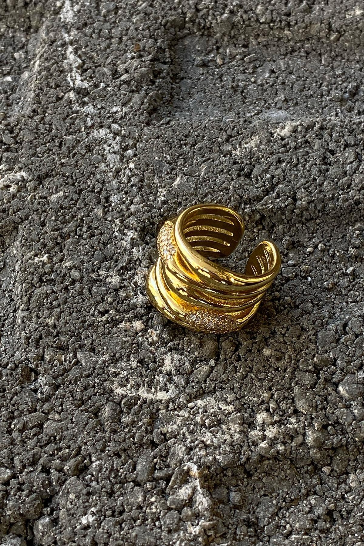 Birleşik Görünümlü Taş Gold Detaylı Yüzük