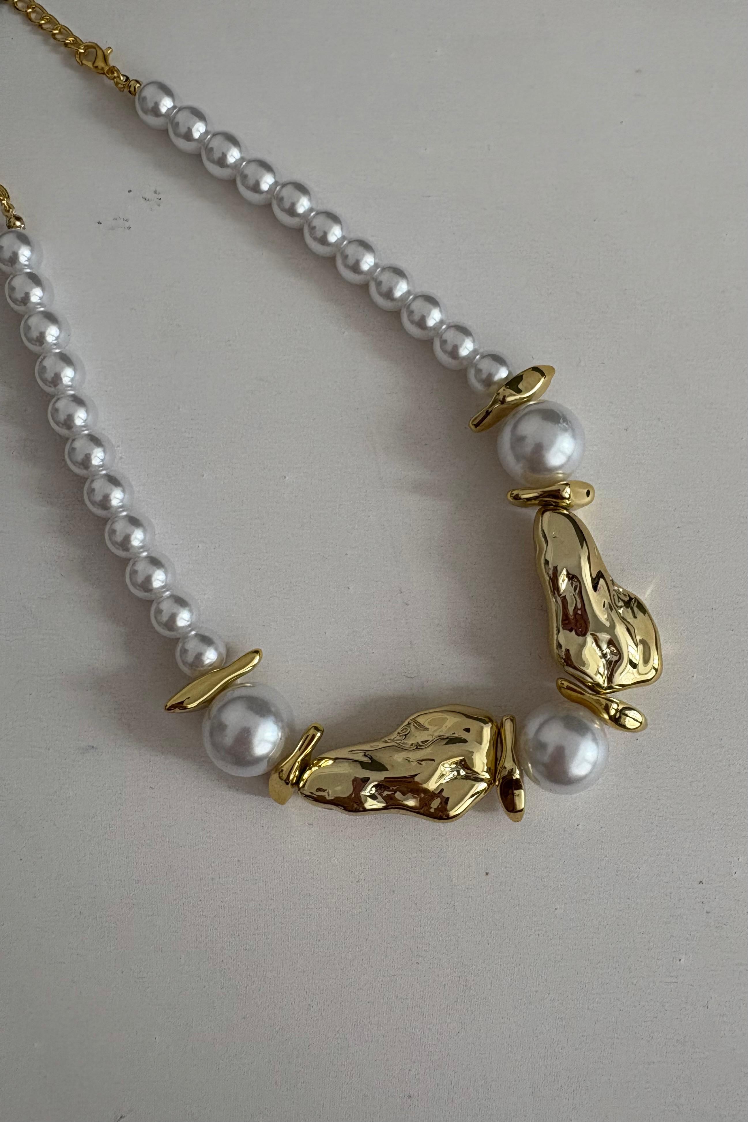 İnci Ve Gold Detaylı Kolye