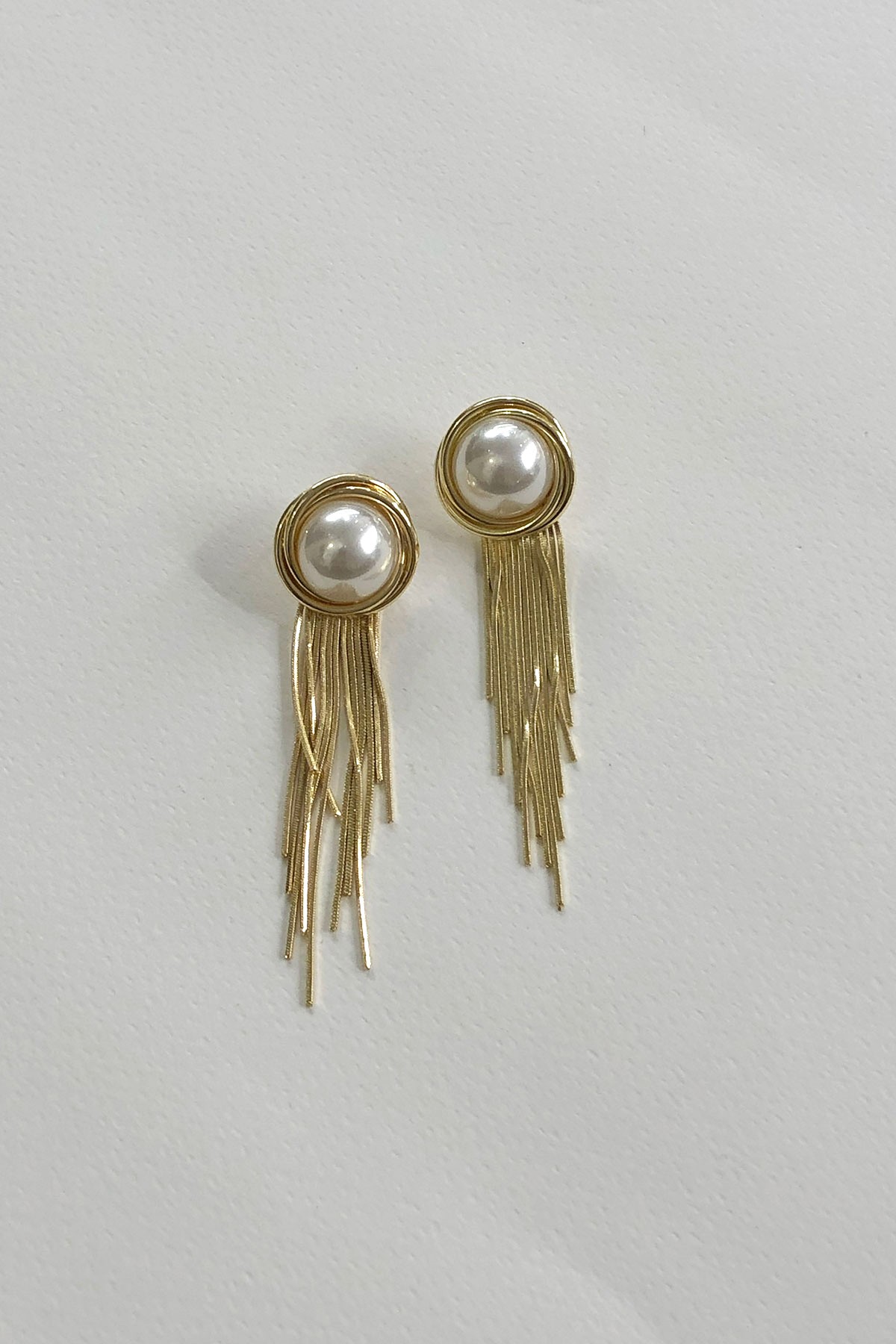 İnci Model Sallantılı Gold Detaylı Küpe