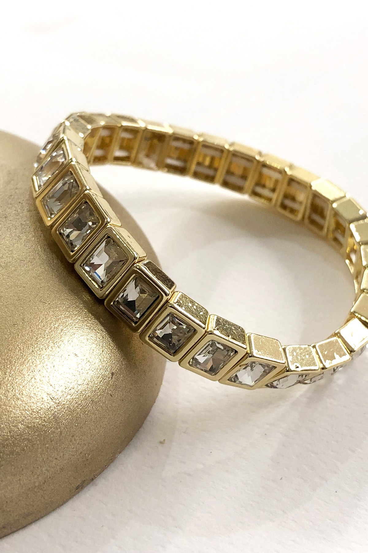 Gri Kare Taşlı Gold Detaylı Lastikli Bileklik