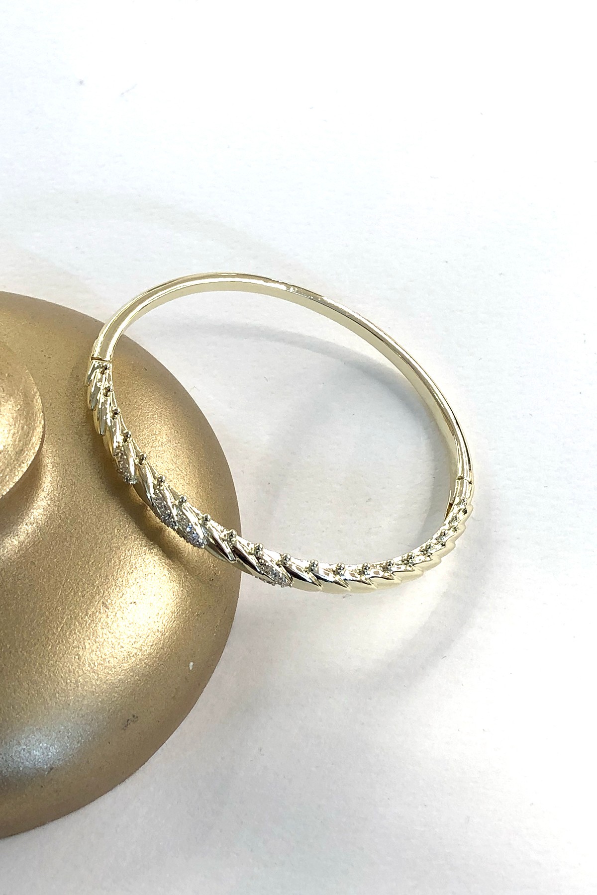 Taşlı Burgu Model Gold Detaylı Xp Kaplama Kelepçe Bileklik