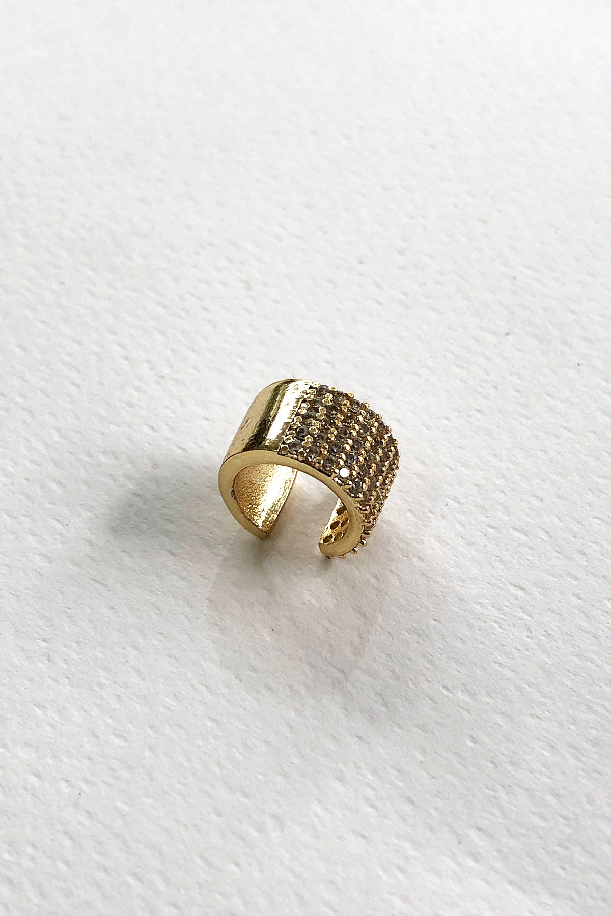 Taşlı Gold Detaylı Kıkırdak Küpe