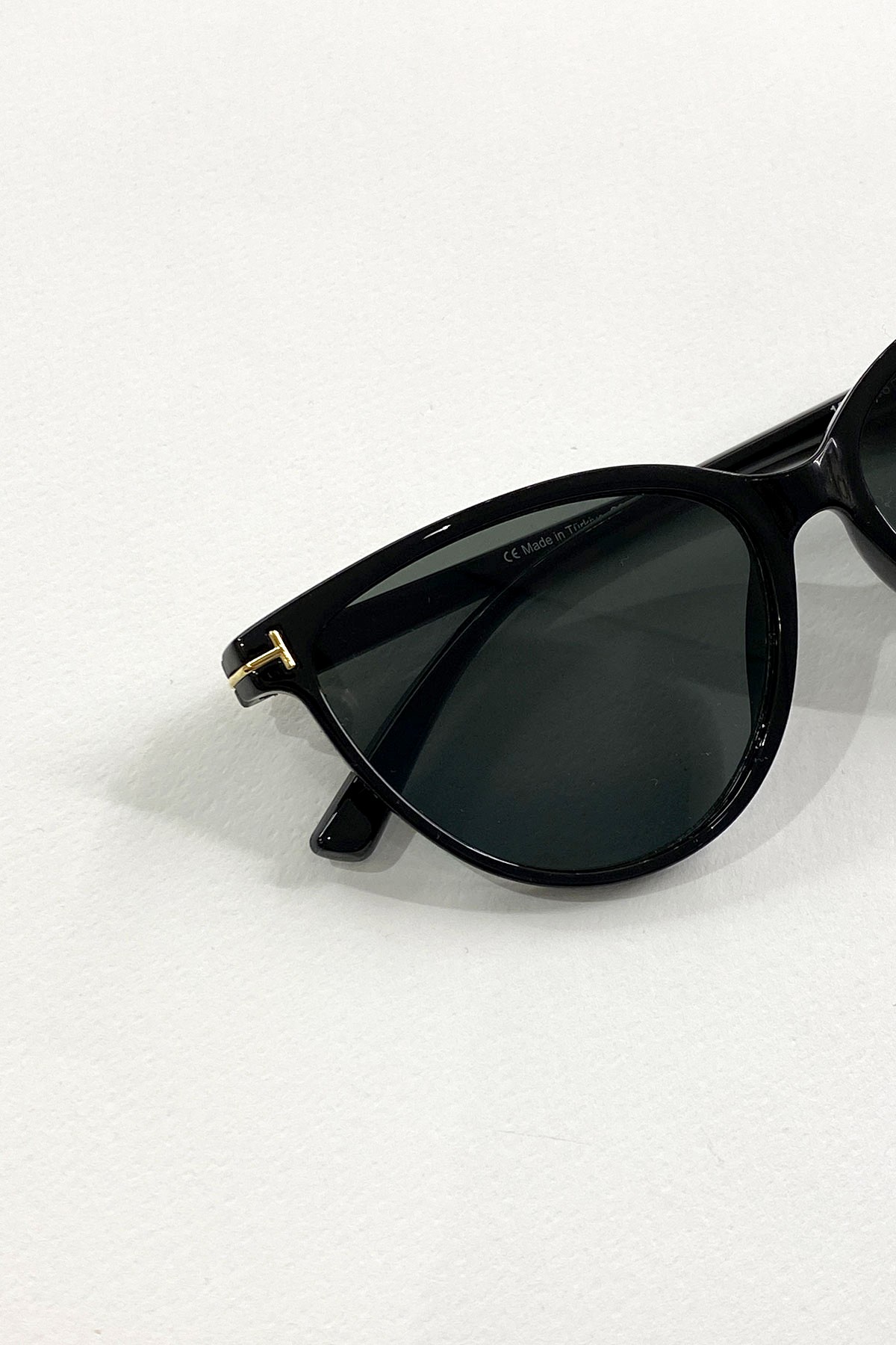 Siyah Model Siyah Cam Minimal Gold Detaylı Gözlük