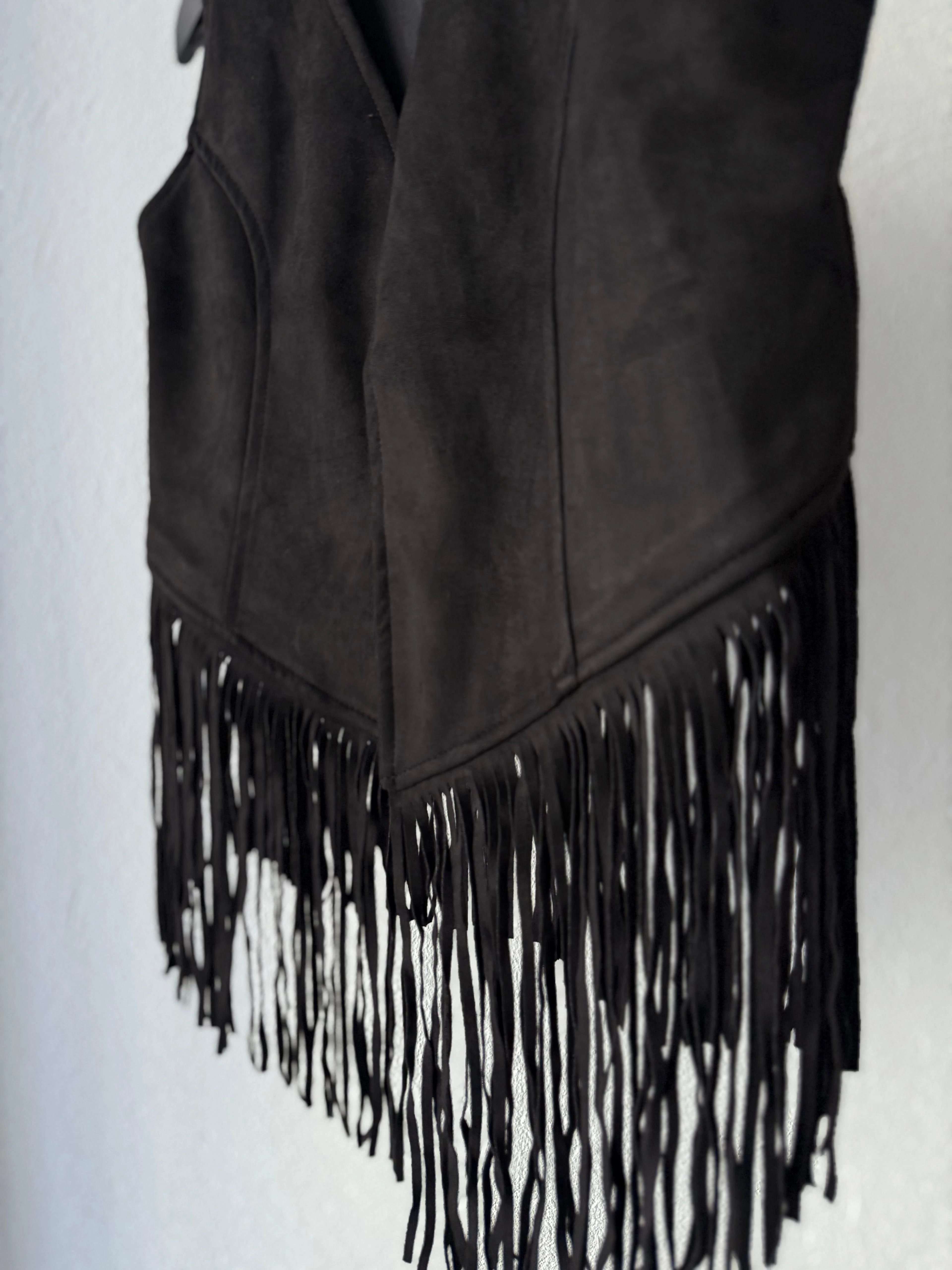 Püsküllü Siyah Yelek 