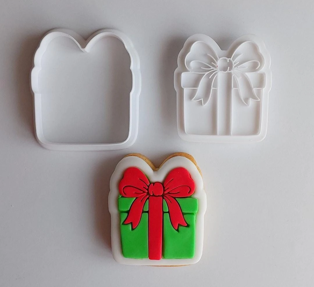 Yılbaşı Temalı Klasik Kurabiye Kalıpları – Noel Baba, Kardan Adam, Hediye, Ayıcık, Kar Tanesi ve Kamyon Figürleri