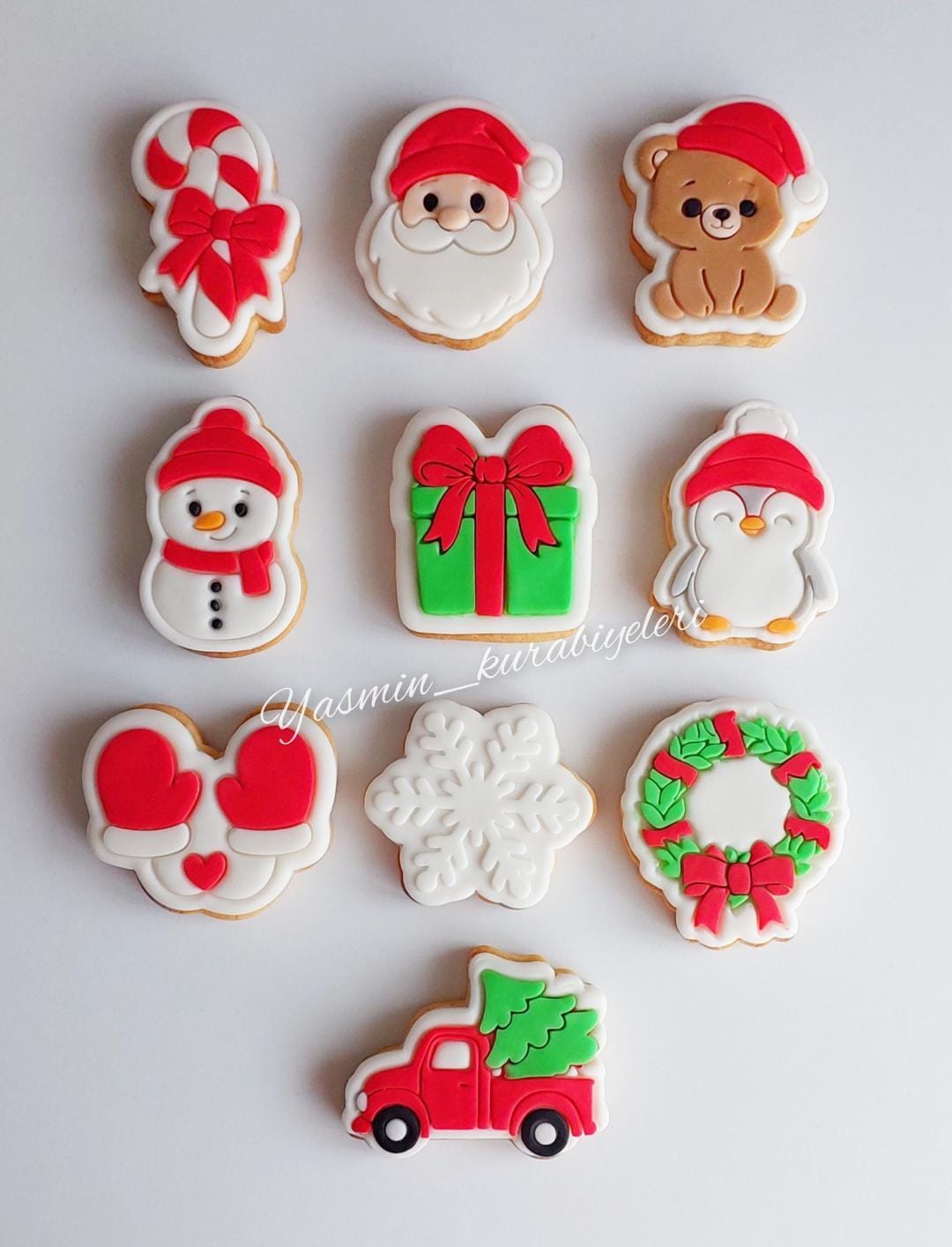 Yılbaşı Temalı Klasik Kurabiye Kalıpları – Noel Baba, Kardan Adam, Hediye, Ayıcık, Kar Tanesi ve Kamyon Figürleri