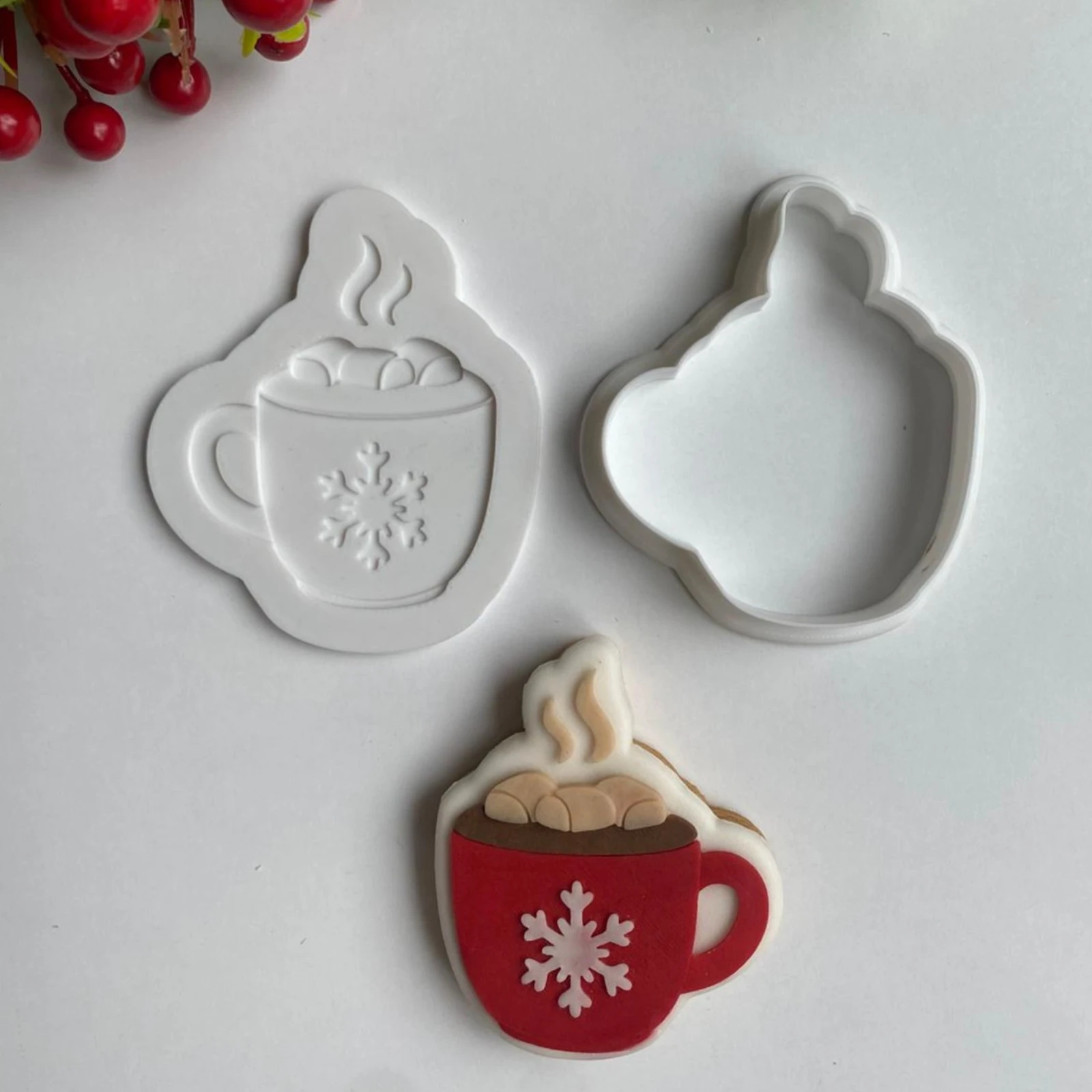 Kış Masalı Temalı Kurabiye Kalıpları – Çocuk, Kupa, Kar Tanesi, Kamyon, Çam Ağacı ve Kızak Figürleri