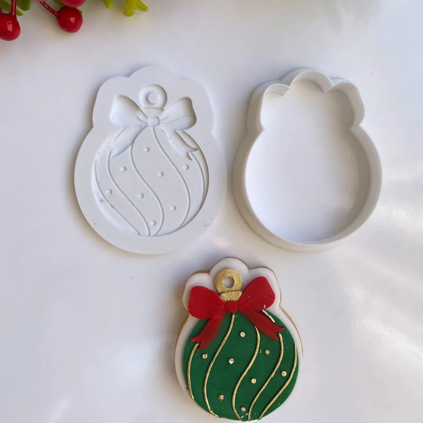 Yılbaşı Çorabı ve Hediye Temalı Kurabiye Kalıbı Seti – Geyik, Penguen, Kardan Adam ve Noel Süsü Figürleriyle Yeni Yıla Tatlı Bir Dokunuş