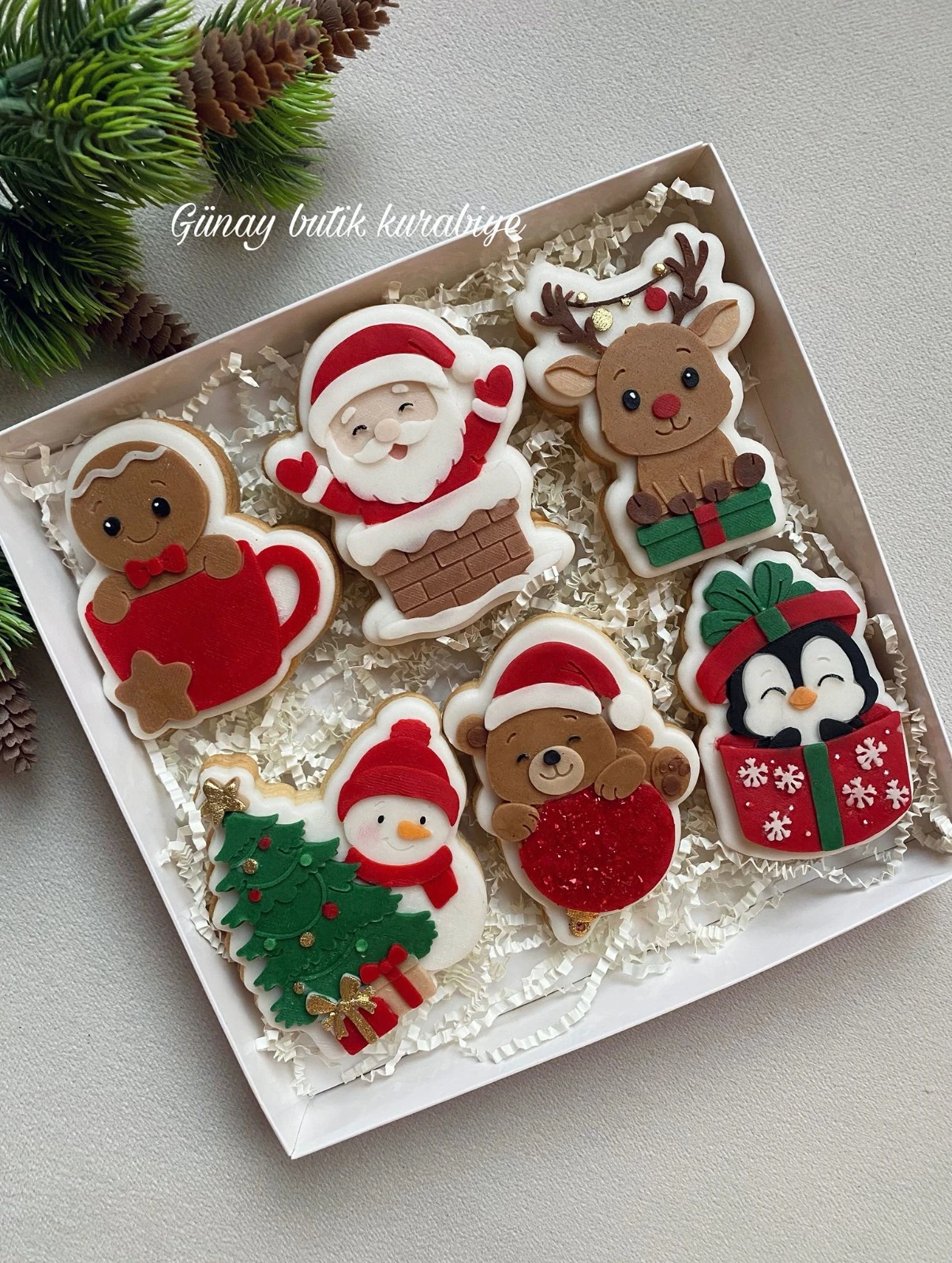 Yılbaşı Temalı Kurabiye Kalıpları Konsepti – Noel Baba, Geyik, Kardan Adam, Hediye ve Çam Ağacı Figürleri