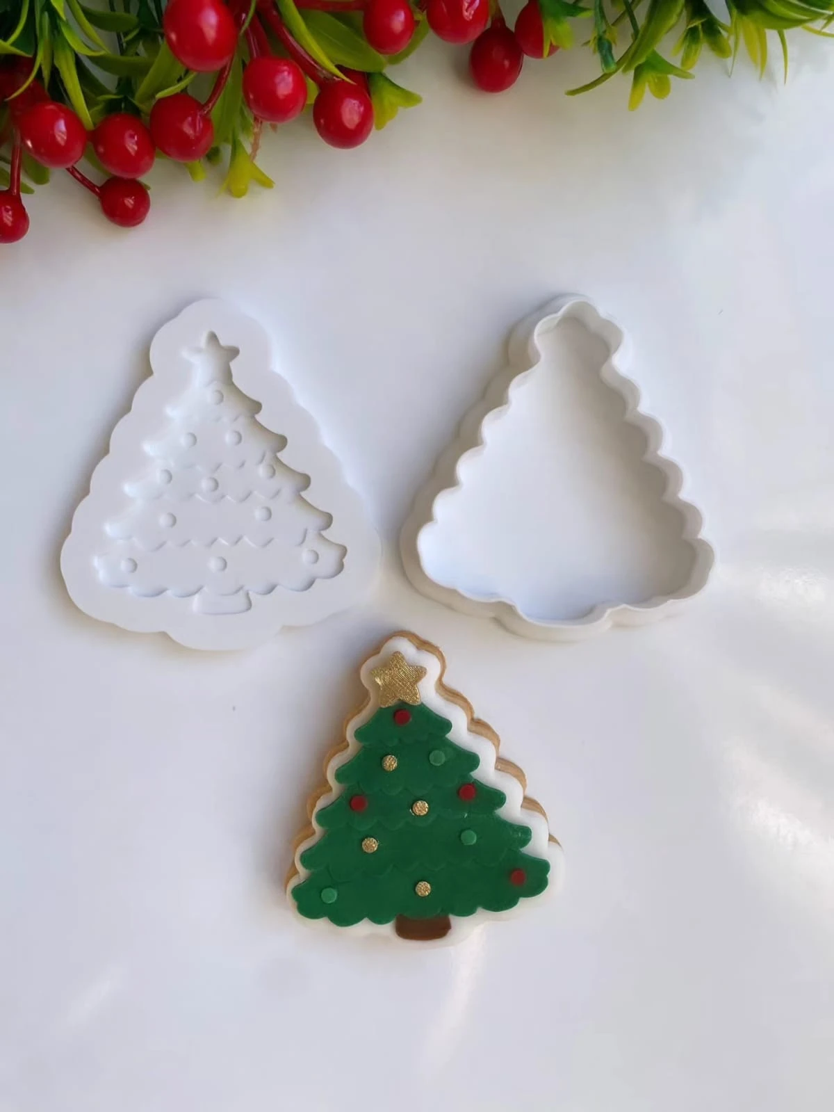 Yılbaşı Süsü Temalı Kurabiye Kalıbı Seti – Kardan Adam, Çam Ağacı, Şeker Kamışı ve Çelenk Figürleriyle Yeni Yılın Ruhu