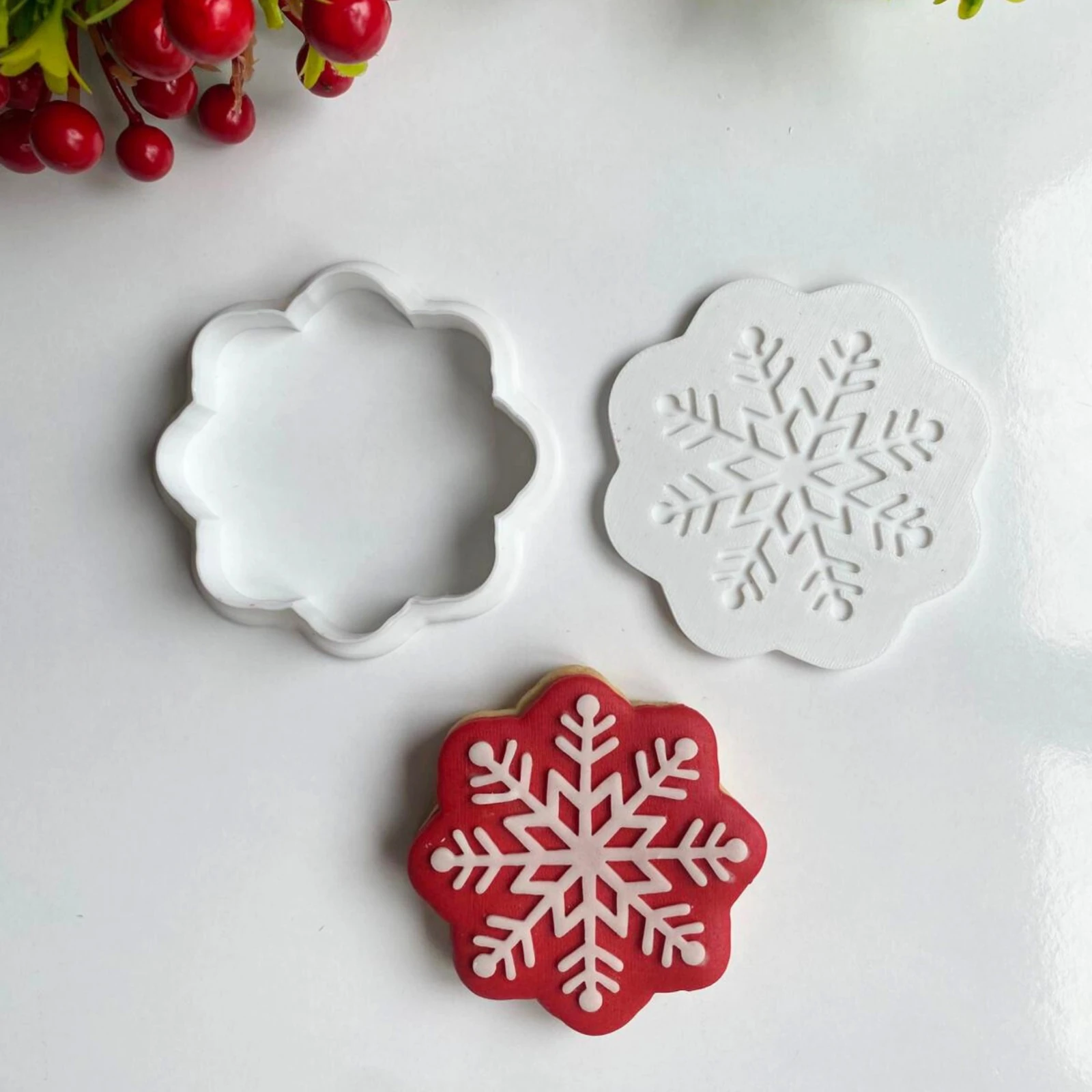 Kış Masalı Temalı Kurabiye Kalıpları – Çocuk, Kupa, Kar Tanesi, Kamyon, Çam Ağacı ve Kızak Figürleri