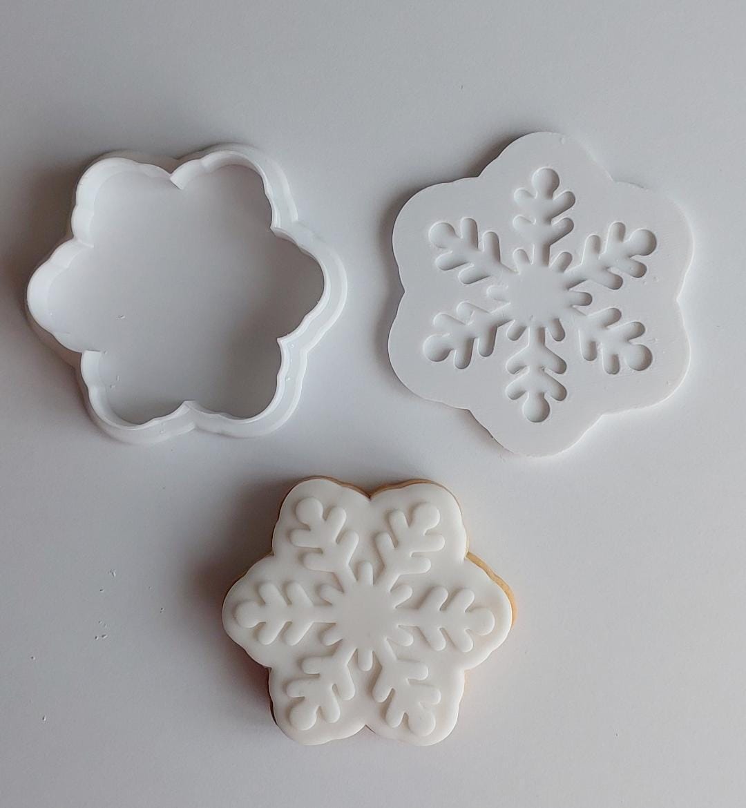 Yılbaşı Temalı Klasik Kurabiye Kalıpları – Noel Baba, Kardan Adam, Hediye, Ayıcık, Kar Tanesi ve Kamyon Figürleri