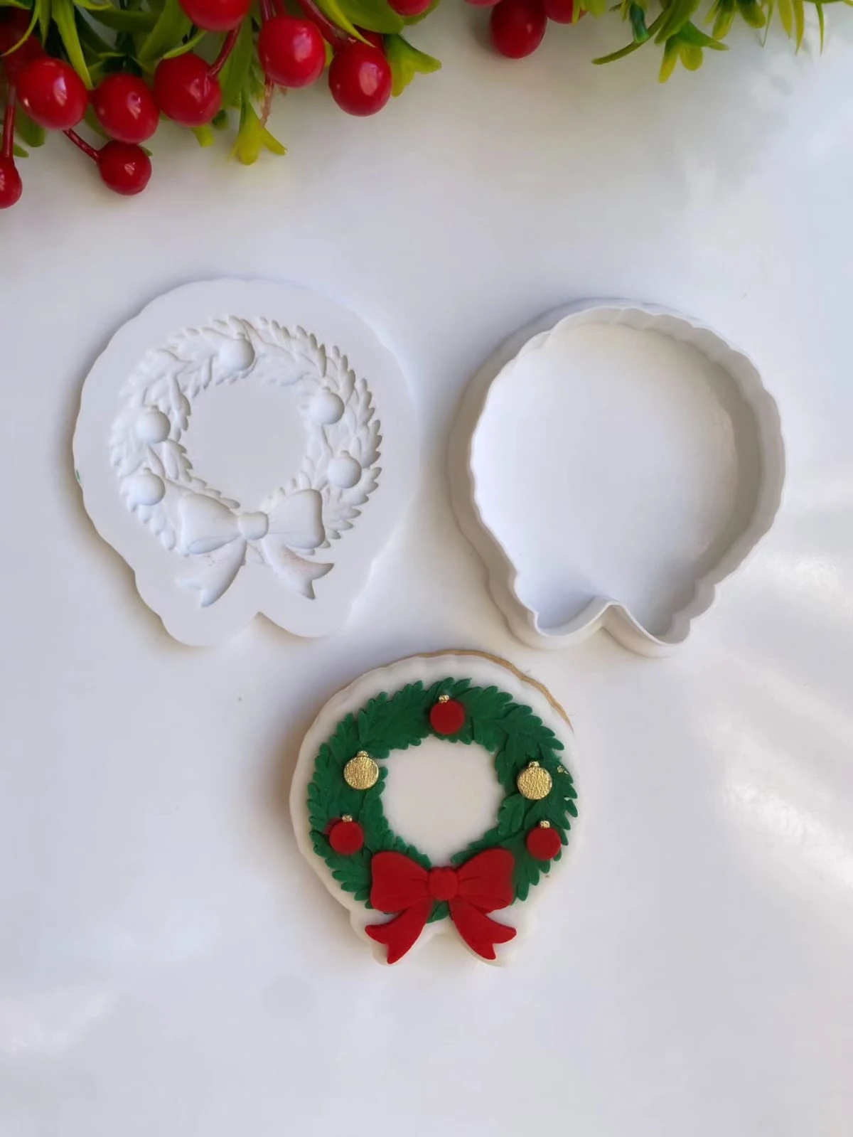 Yılbaşı Süsü Temalı Kurabiye Kalıbı Seti – Kardan Adam, Çam Ağacı, Şeker Kamışı ve Çelenk Figürleriyle Yeni Yılın Ruhu