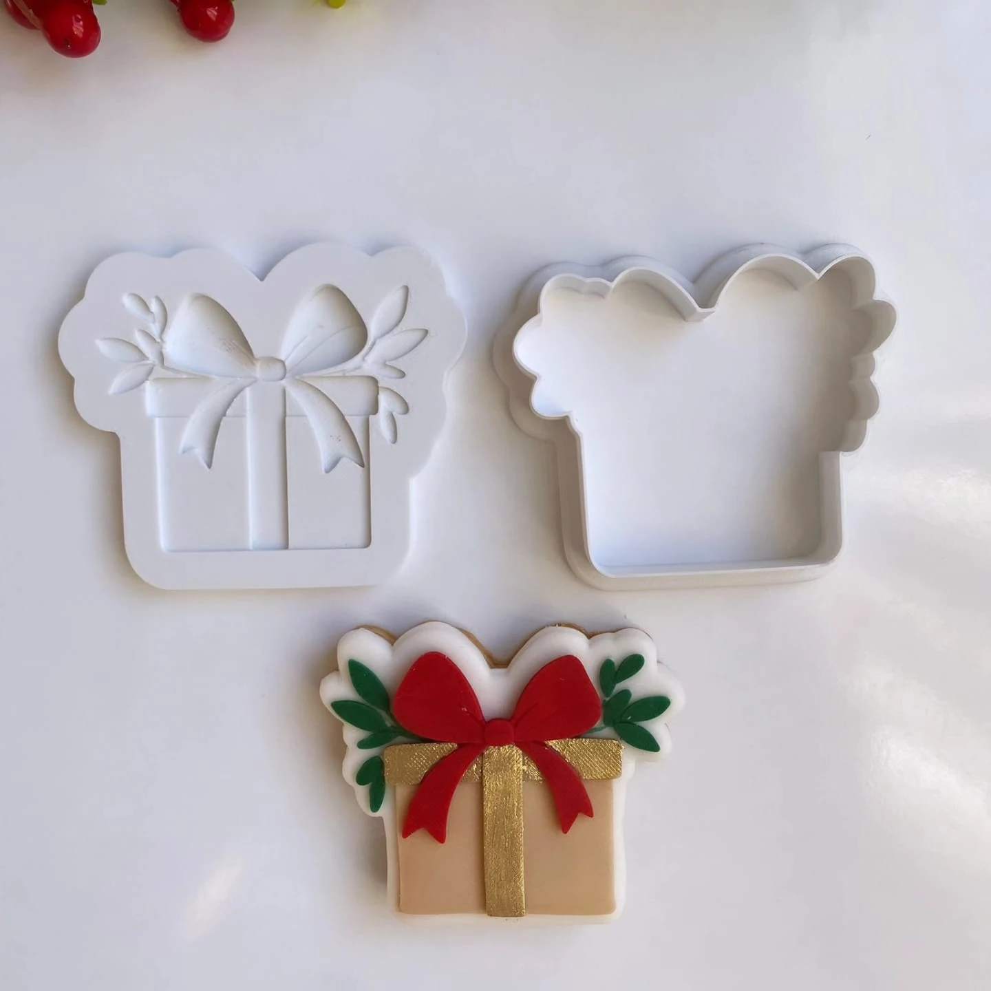 Yılbaşı Çorabı ve Hediye Temalı Kurabiye Kalıbı Seti – Geyik, Penguen, Kardan Adam ve Noel Süsü Figürleriyle Yeni Yıla Tatlı Bir Dokunuş