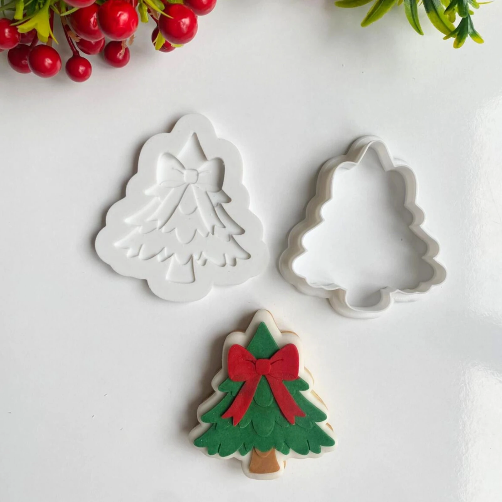 Kış Masalı Temalı Kurabiye Kalıpları – Çocuk, Kupa, Kar Tanesi, Kamyon, Çam Ağacı ve Kızak Figürleri