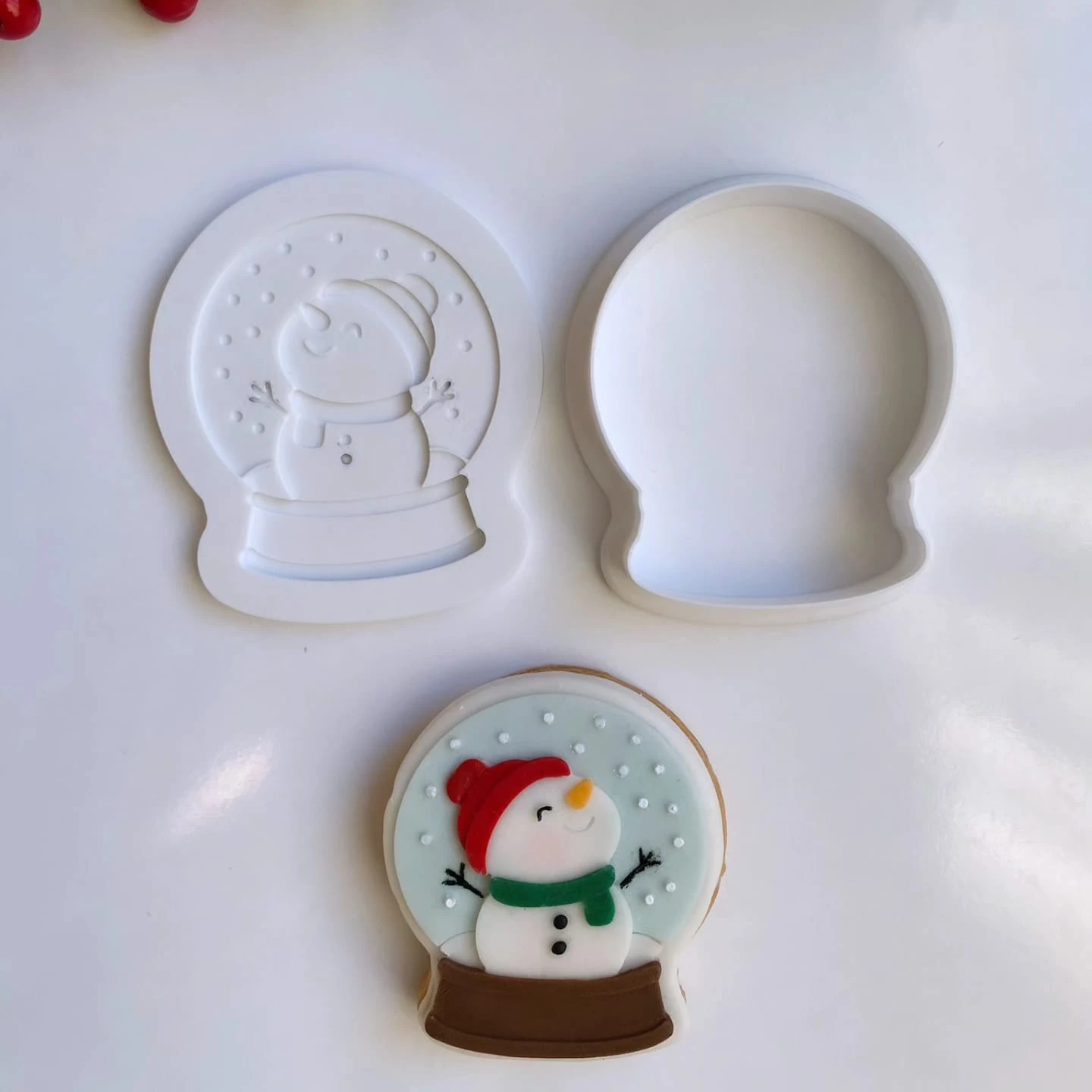 Yılbaşı Çorabı ve Hediye Temalı Kurabiye Kalıbı Seti – Geyik, Penguen, Kardan Adam ve Noel Süsü Figürleriyle Yeni Yıla Tatlı Bir Dokunuş