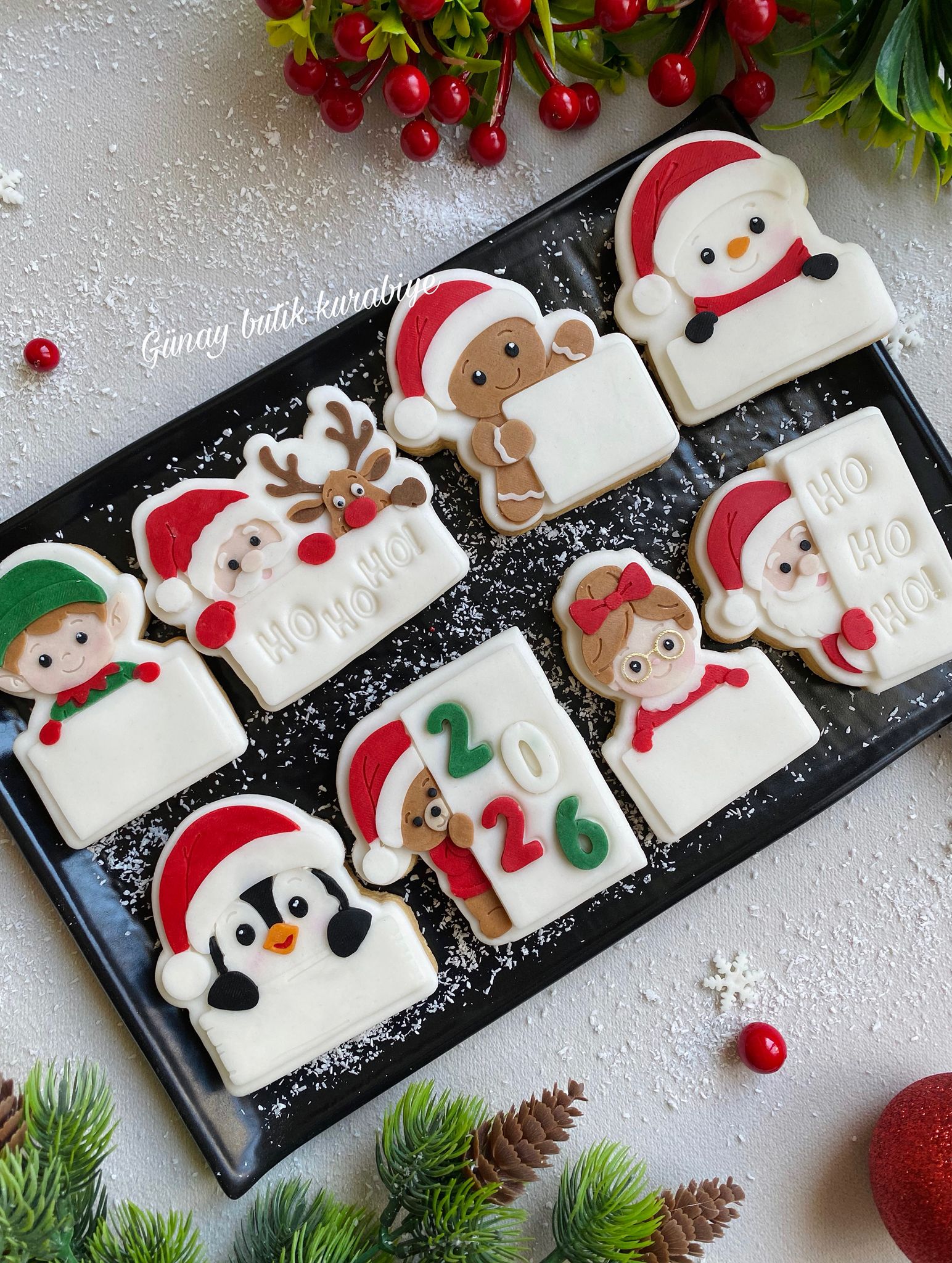 Yılbaşı 2026 Temalı Kurabiye Kalıbı Seti – Noel Baba, Geyik, Elf, Kardan Adam ve Penguen Figürleriyle Yeni Yılın En Tatlı Hali