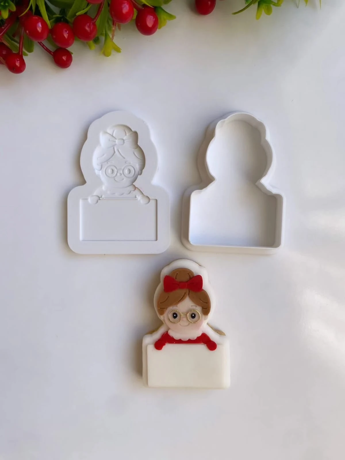 Yılbaşı 2026 Temalı Kurabiye Kalıbı Seti – Noel Baba, Geyik, Elf, Kardan Adam ve Penguen Figürleriyle Yeni Yılın En Tatlı Hali