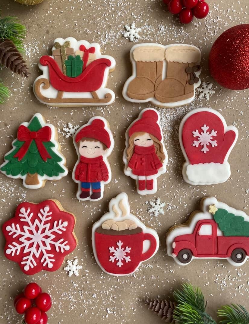 Kış Masalı Temalı Kurabiye Kalıpları – Çocuk, Kupa, Kar Tanesi, Kamyon, Çam Ağacı ve Kızak Figürleri