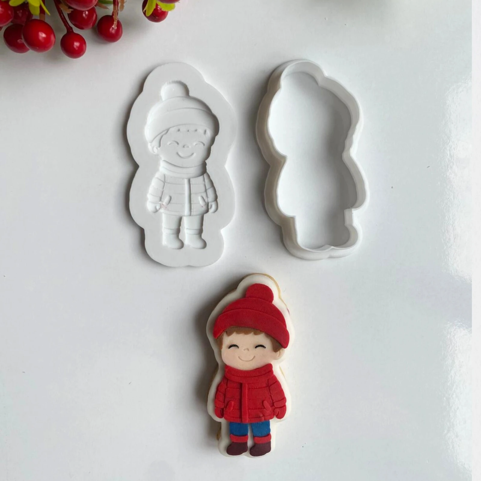 Kış Masalı Temalı Kurabiye Kalıpları – Çocuk, Kupa, Kar Tanesi, Kamyon, Çam Ağacı ve Kızak Figürleri