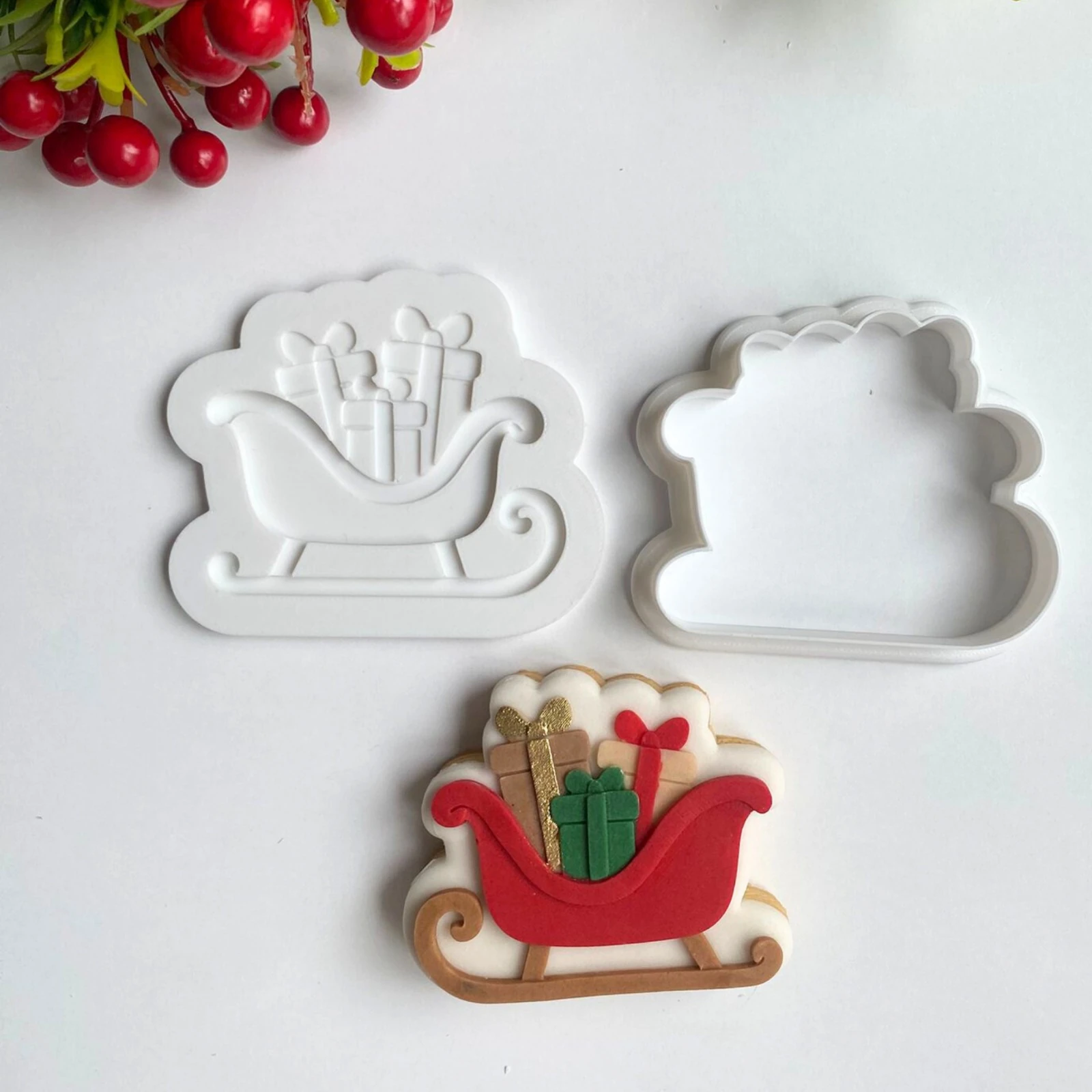 Kış Masalı Temalı Kurabiye Kalıpları – Çocuk, Kupa, Kar Tanesi, Kamyon, Çam Ağacı ve Kızak Figürleri