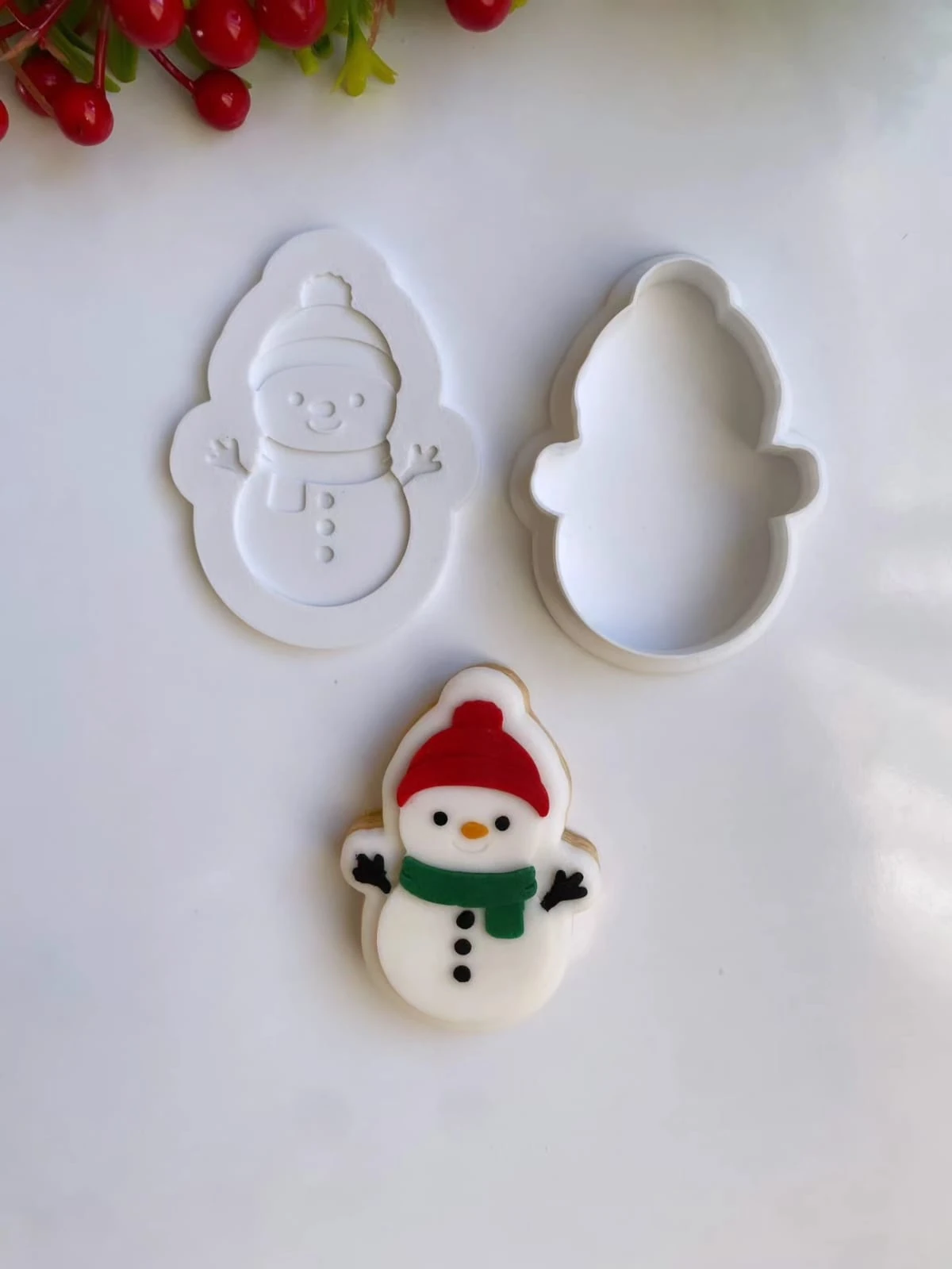 Yılbaşı Süsü Temalı Kurabiye Kalıbı Seti – Kardan Adam, Çam Ağacı, Şeker Kamışı ve Çelenk Figürleriyle Yeni Yılın Ruhu