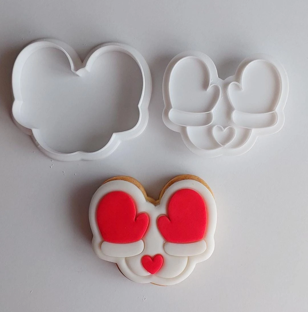 Yılbaşı Temalı Klasik Kurabiye Kalıpları – Noel Baba, Kardan Adam, Hediye, Ayıcık, Kar Tanesi ve Kamyon Figürleri